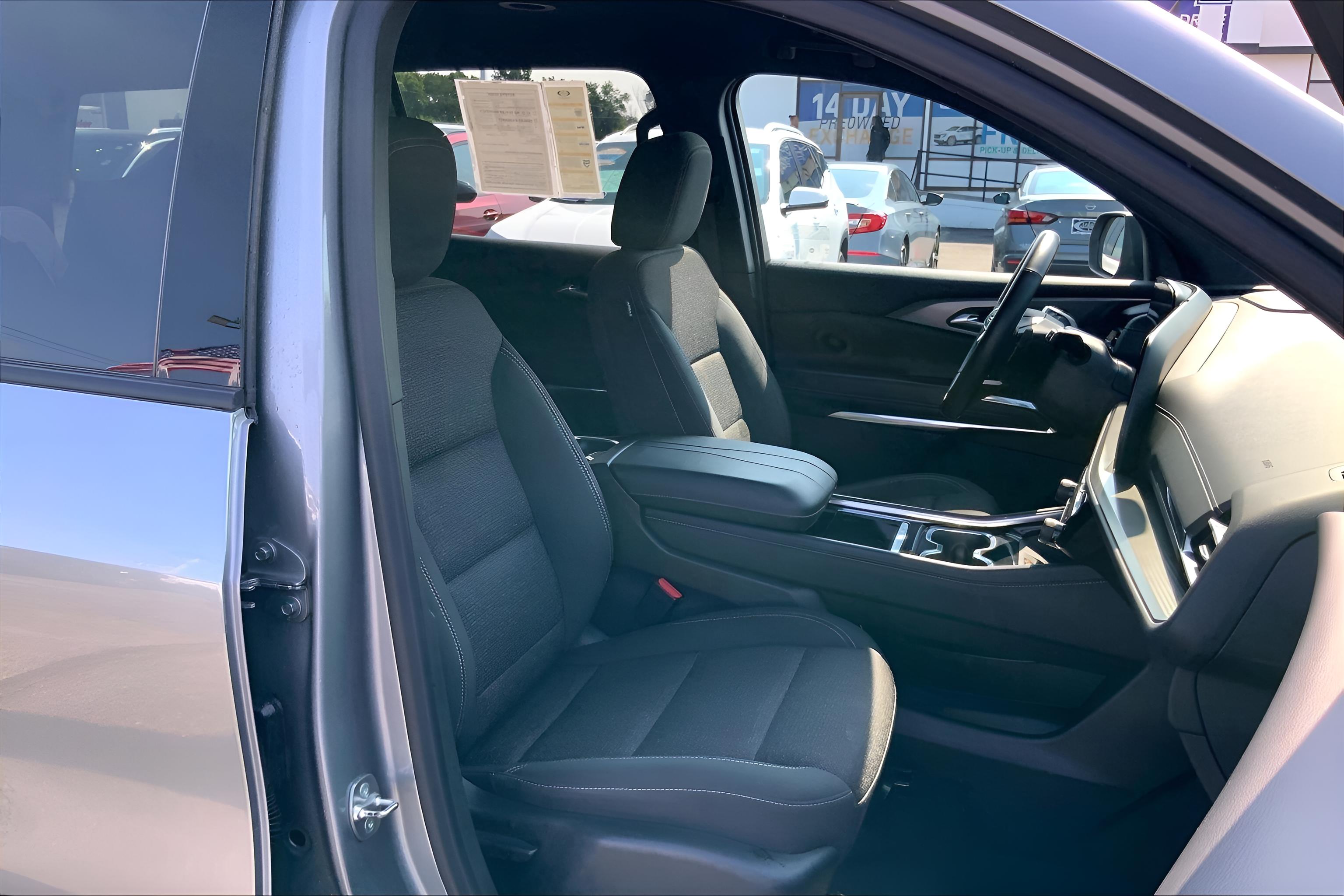 2024 Chevrolet Traverse LT