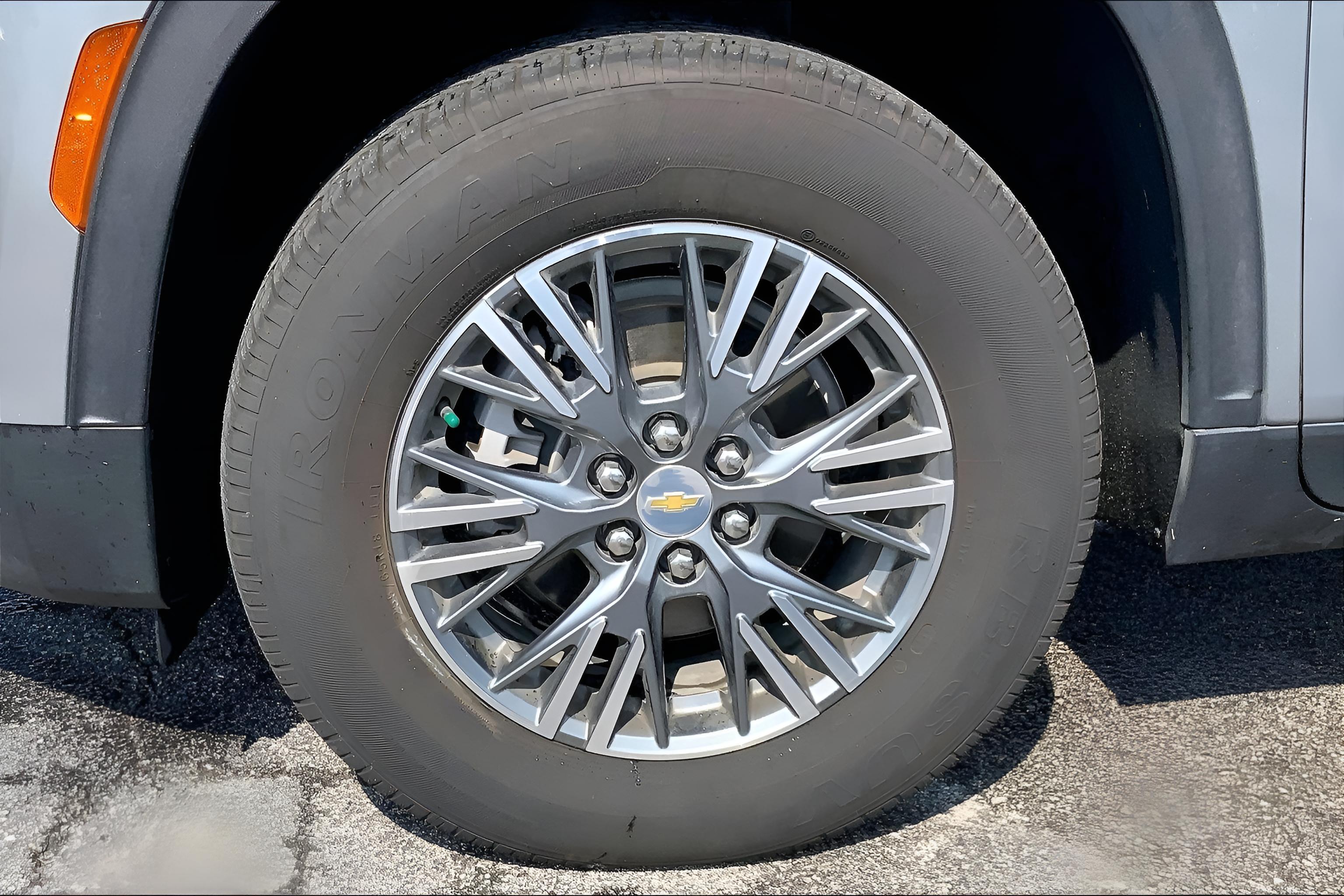 2024 Chevrolet Traverse LT