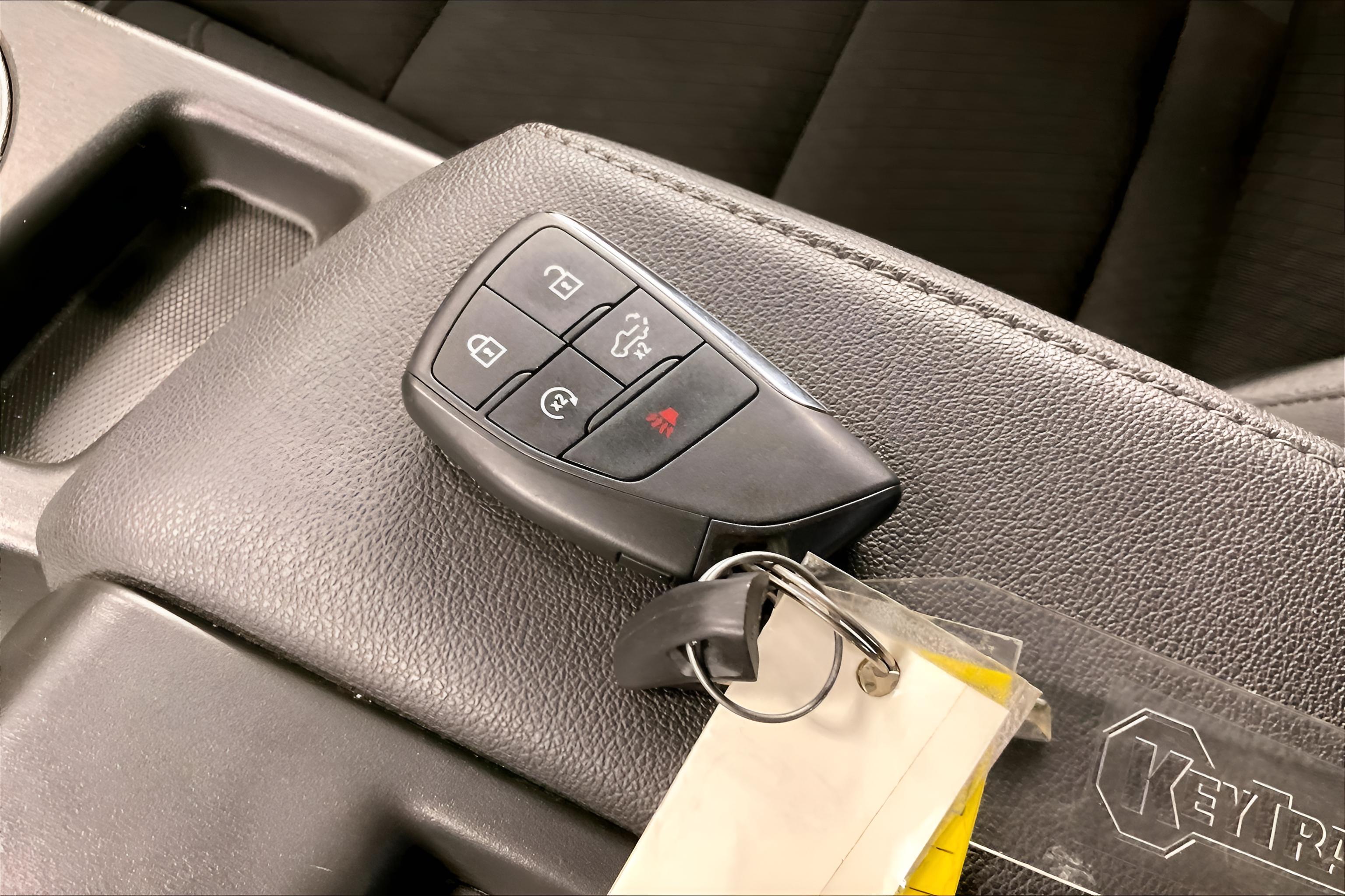2023 Chevrolet Silverado 1500 LT (2FL)
