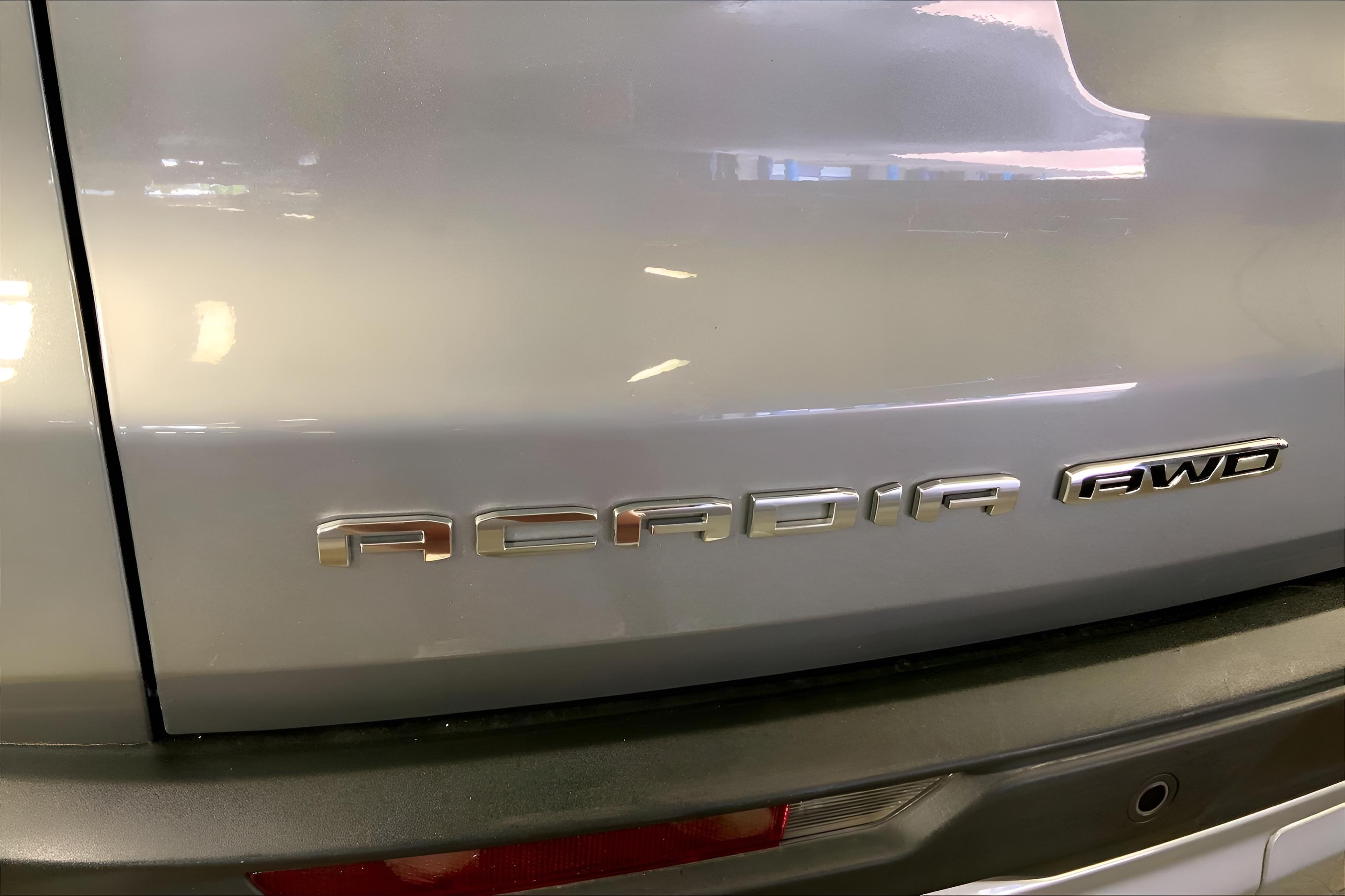2025 GMC Acadia Elevation