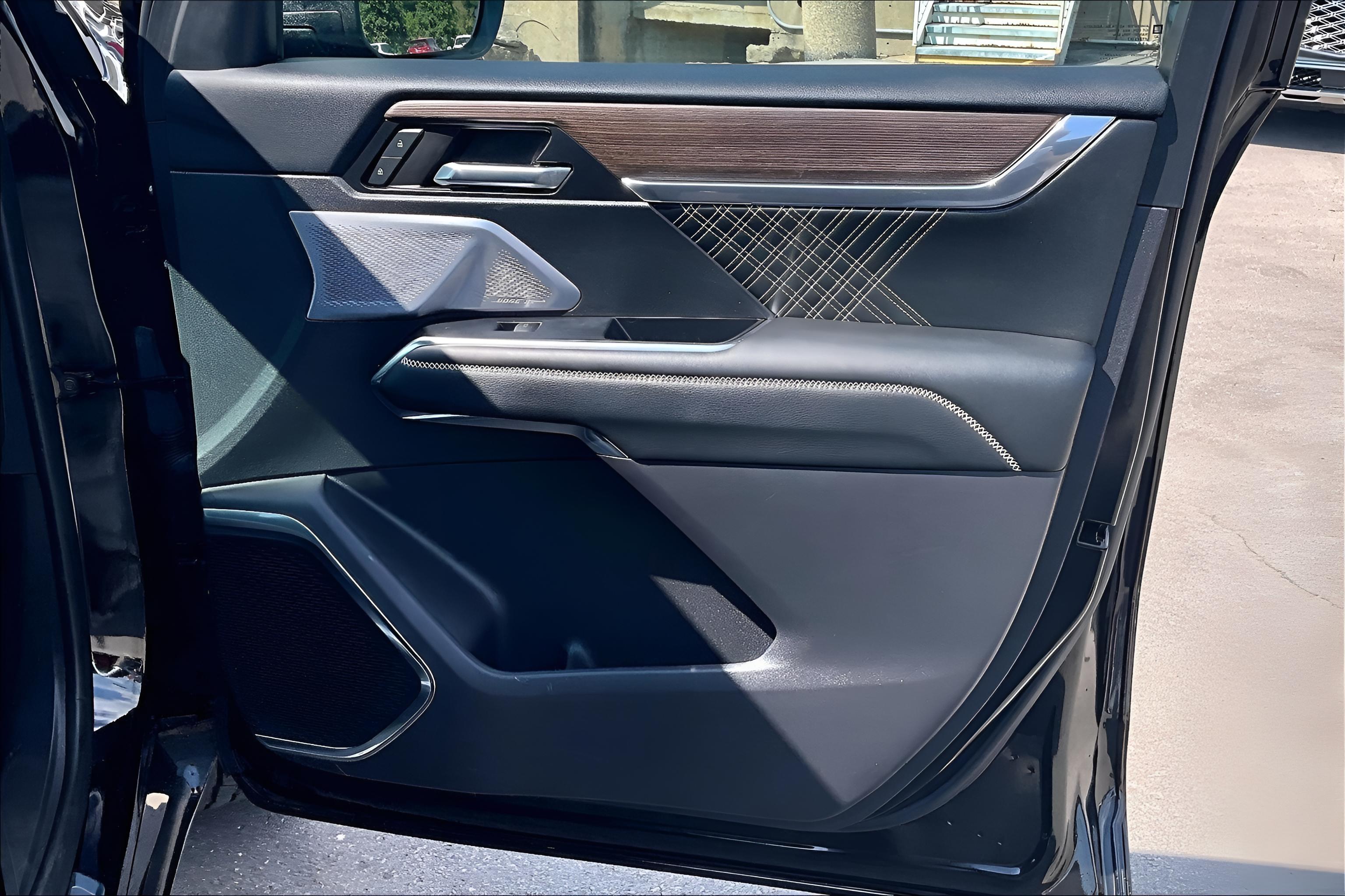 2024 GMC Acadia Denali
