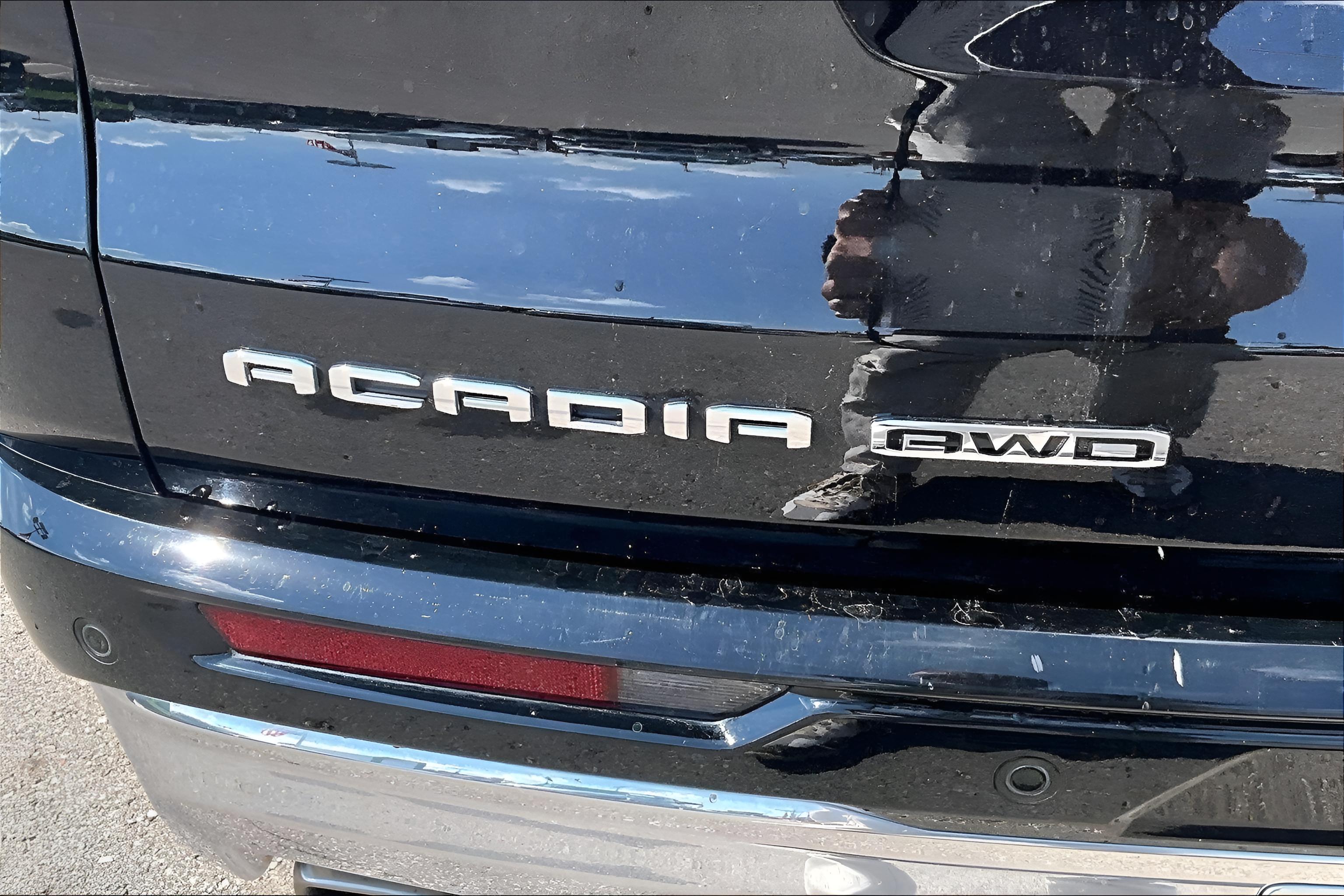 2024 GMC Acadia Denali
