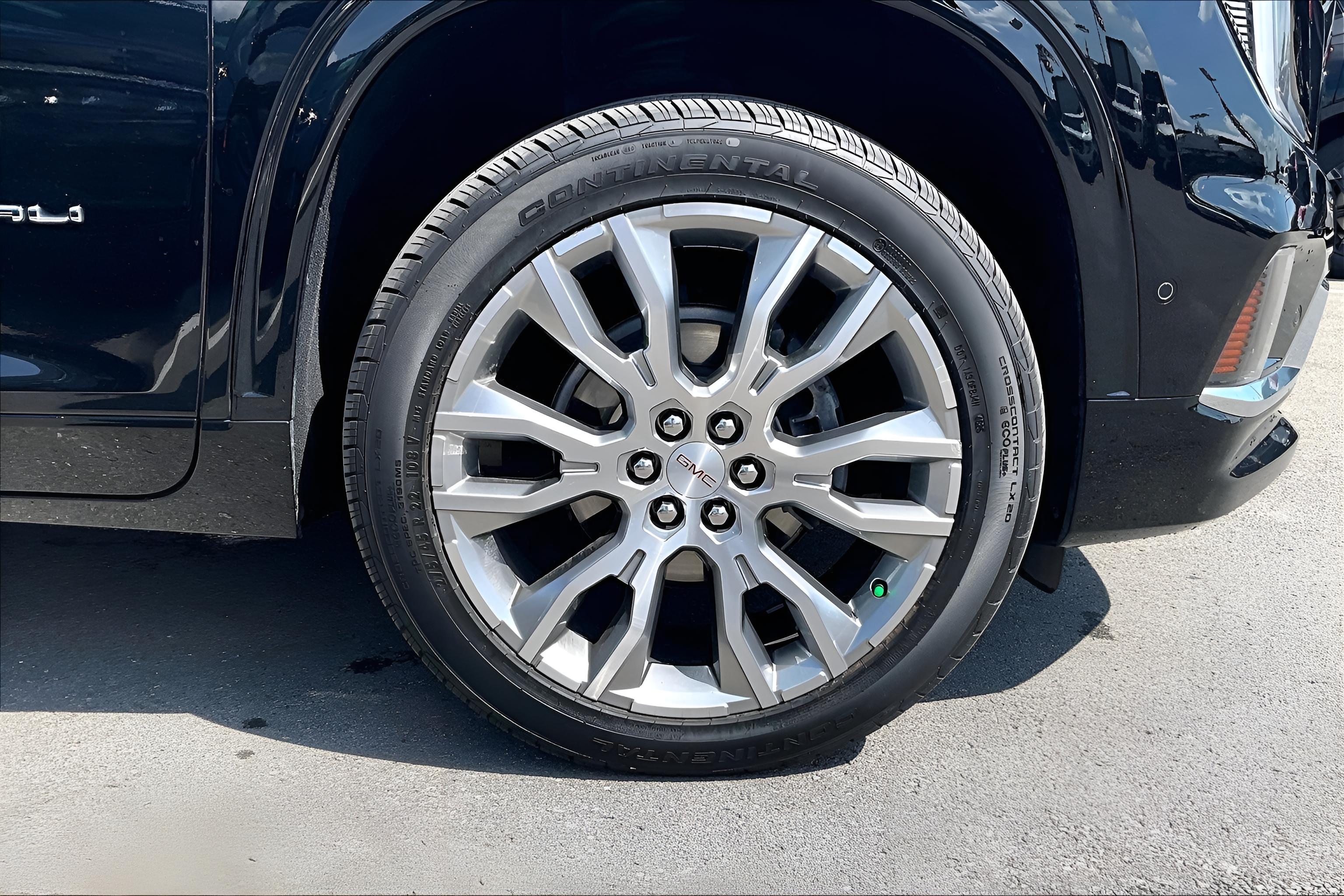2024 GMC Acadia Denali