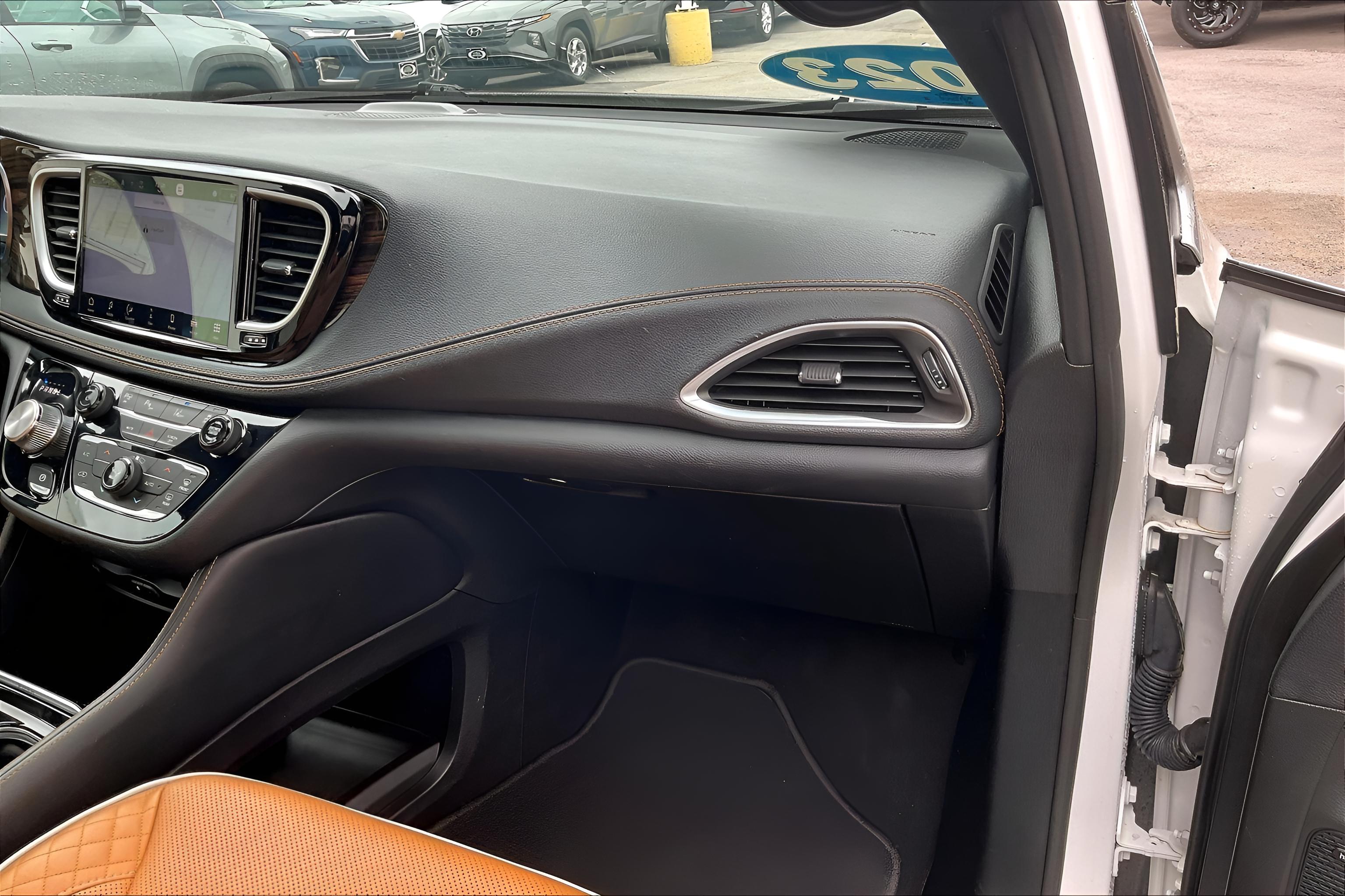 2023 Chrysler Pacifica Hybrid Pinnacle