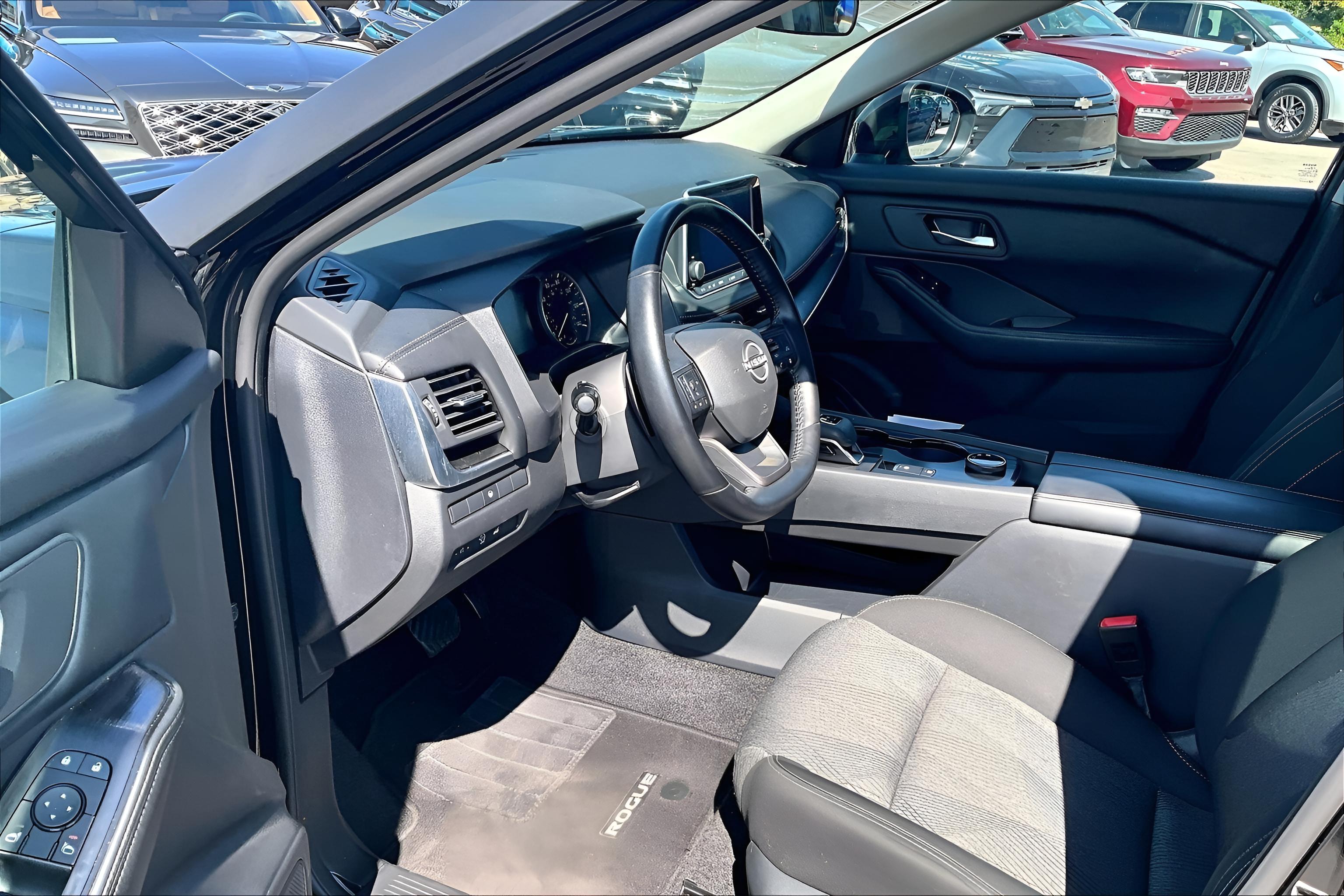 2025 Nissan Rogue SV