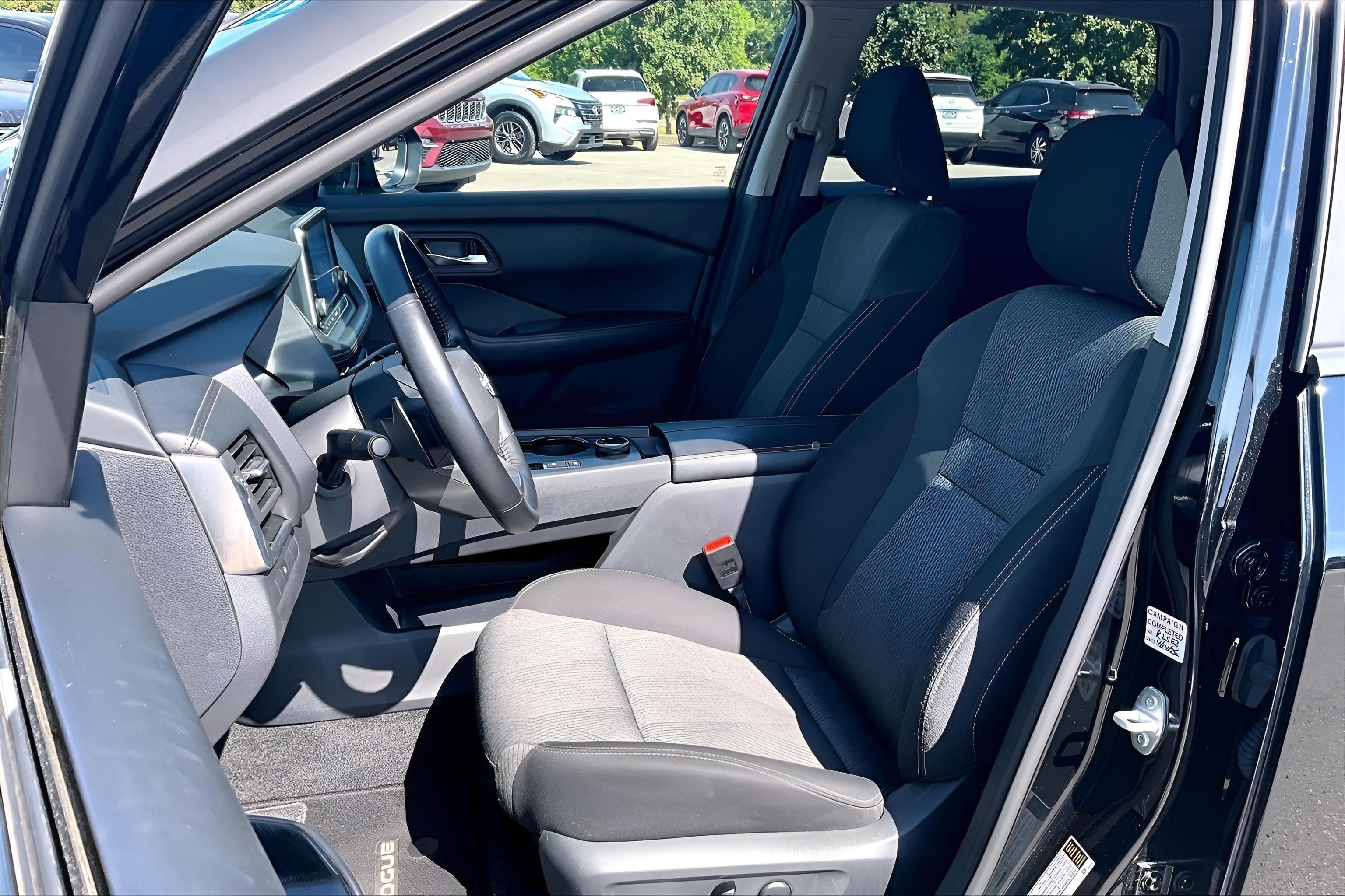 2025 Nissan Rogue SV