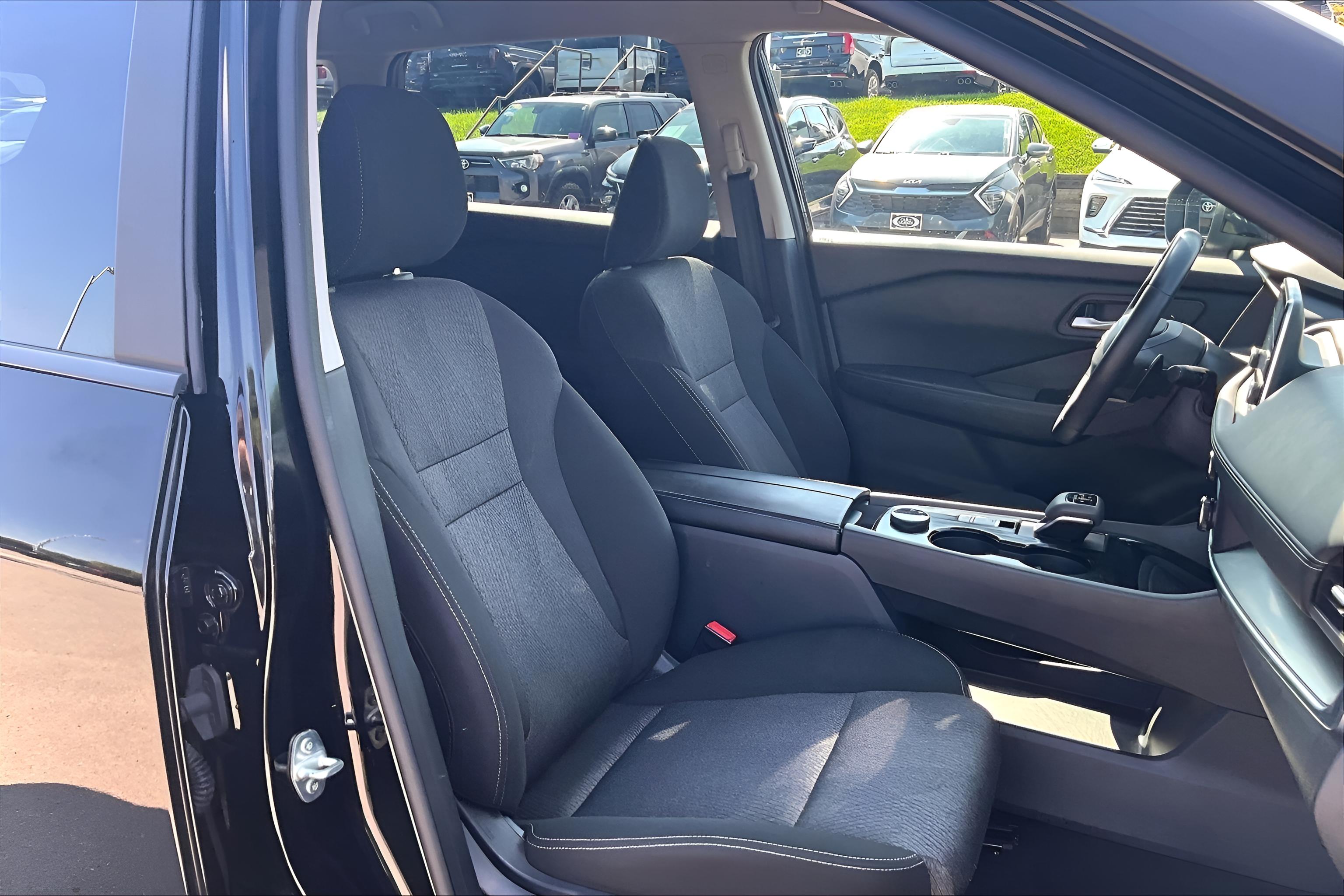 2025 Nissan Rogue SV