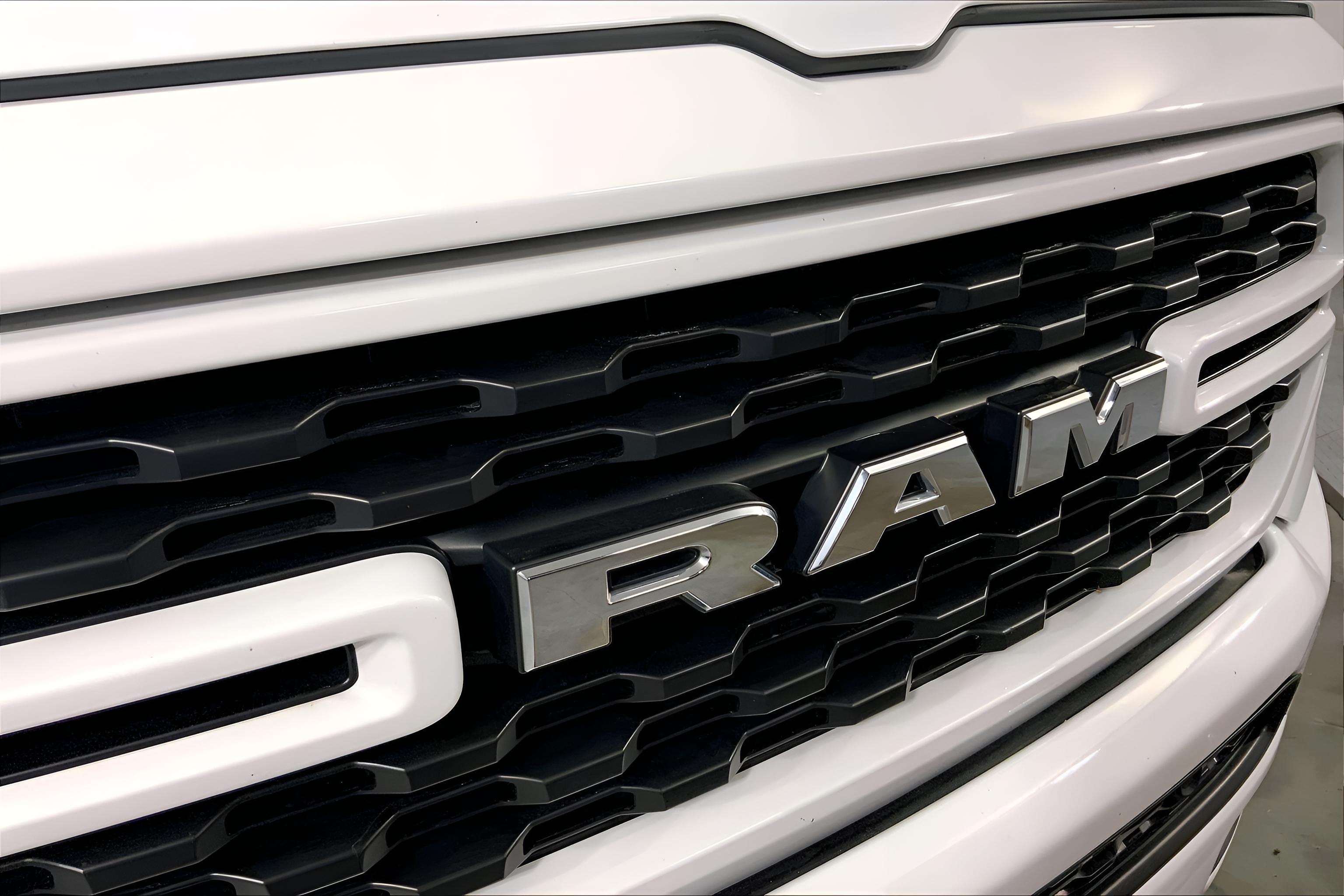 2022 RAM 1500 Big Horn Crew Cab 4x4 5'7' Box