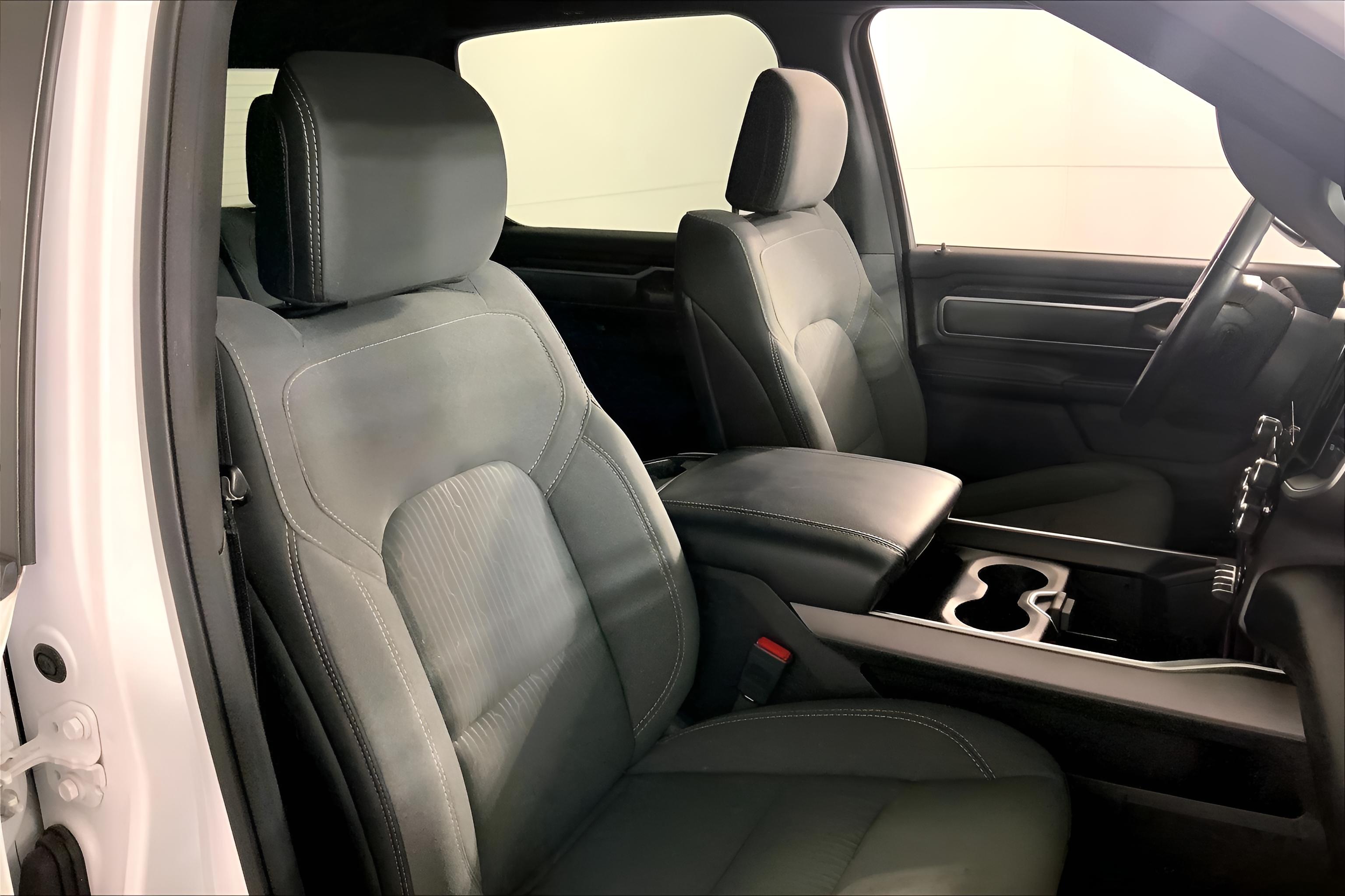 2022 RAM 1500 Big Horn Crew Cab 4x4 5'7' Box