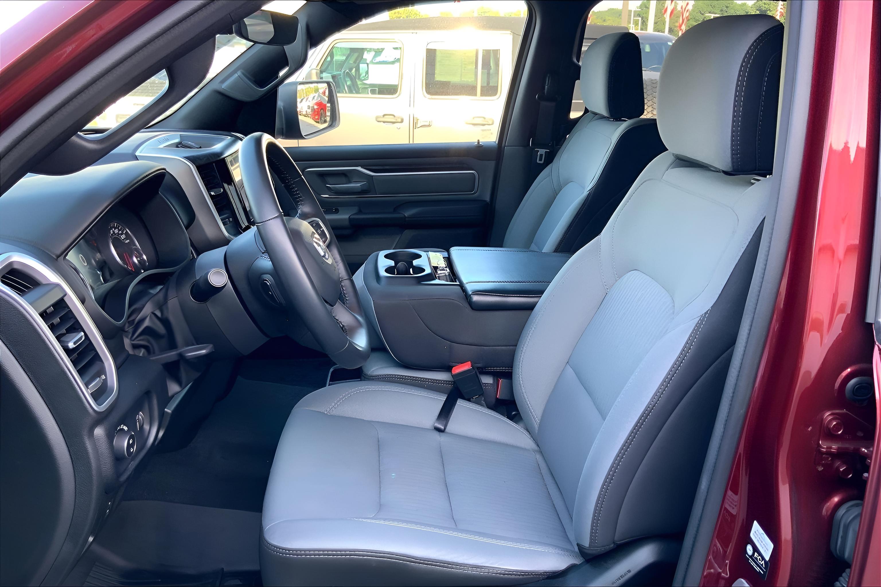 2022 RAM 1500 Big Horn Crew Cab 4x4 5'7' Box