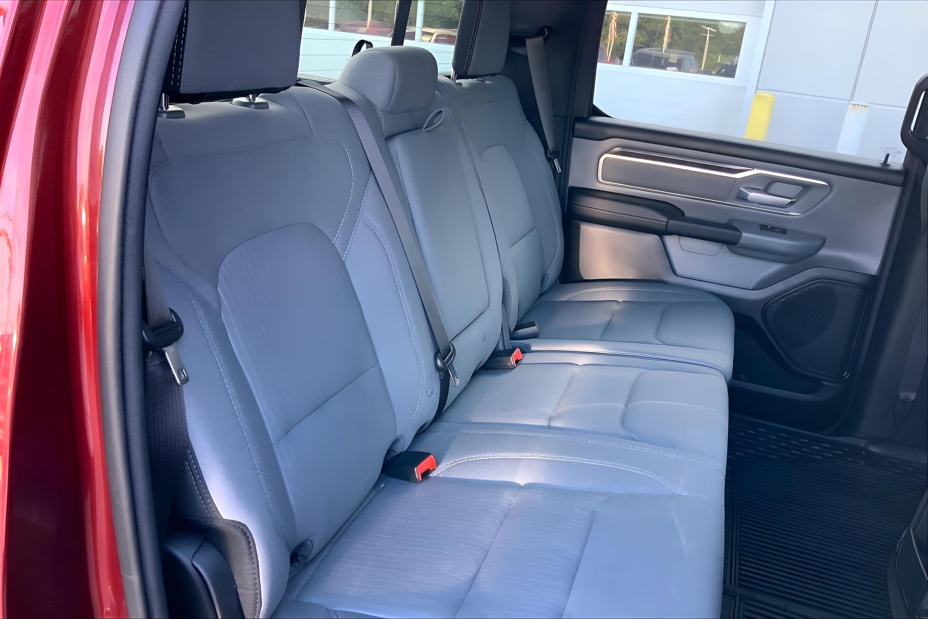 2022 RAM 1500 Big Horn Crew Cab 4x4 5'7' Box