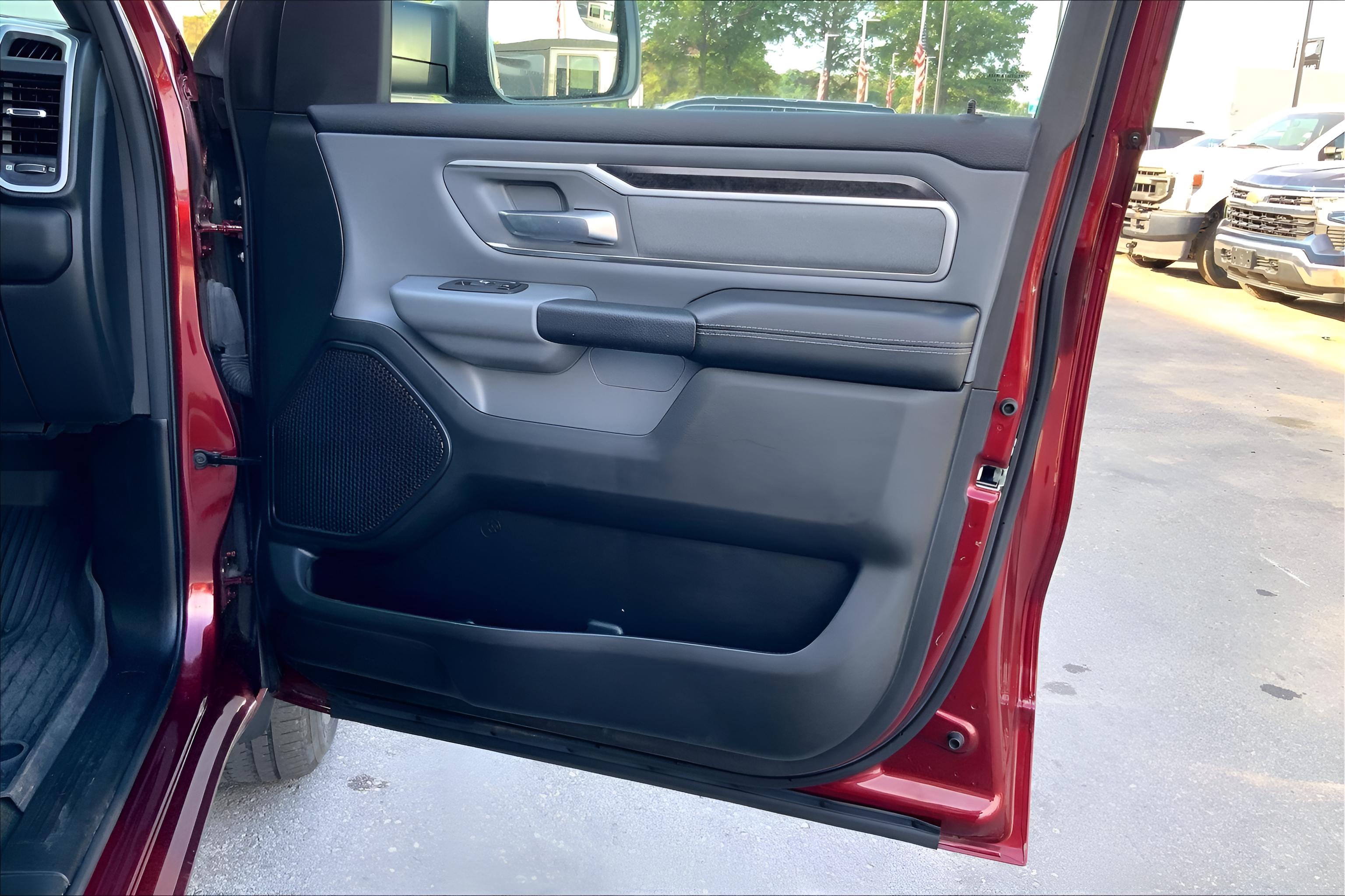 2022 RAM 1500 Big Horn Crew Cab 4x4 5'7' Box