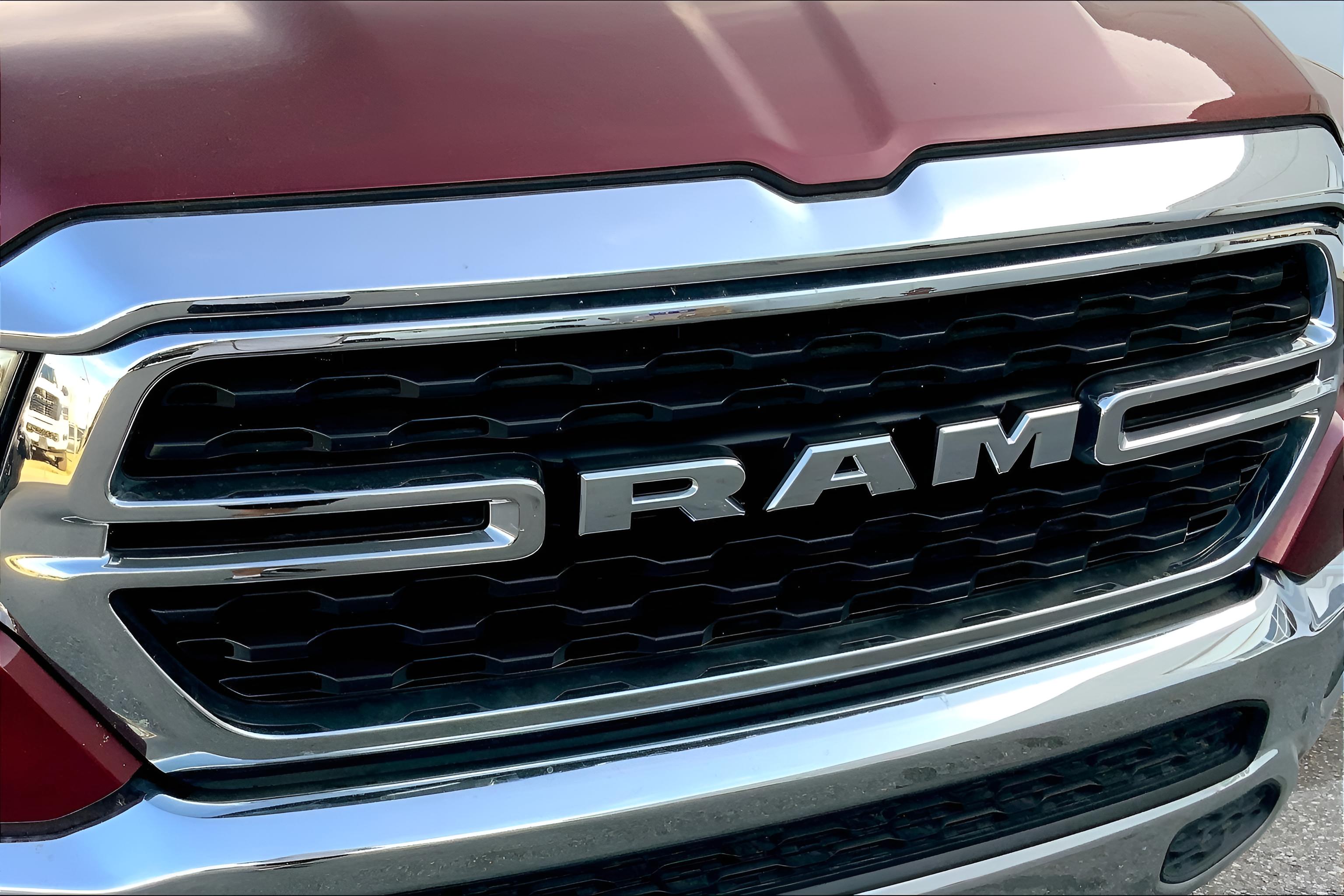 2022 RAM 1500 Big Horn Crew Cab 4x4 5'7' Box
