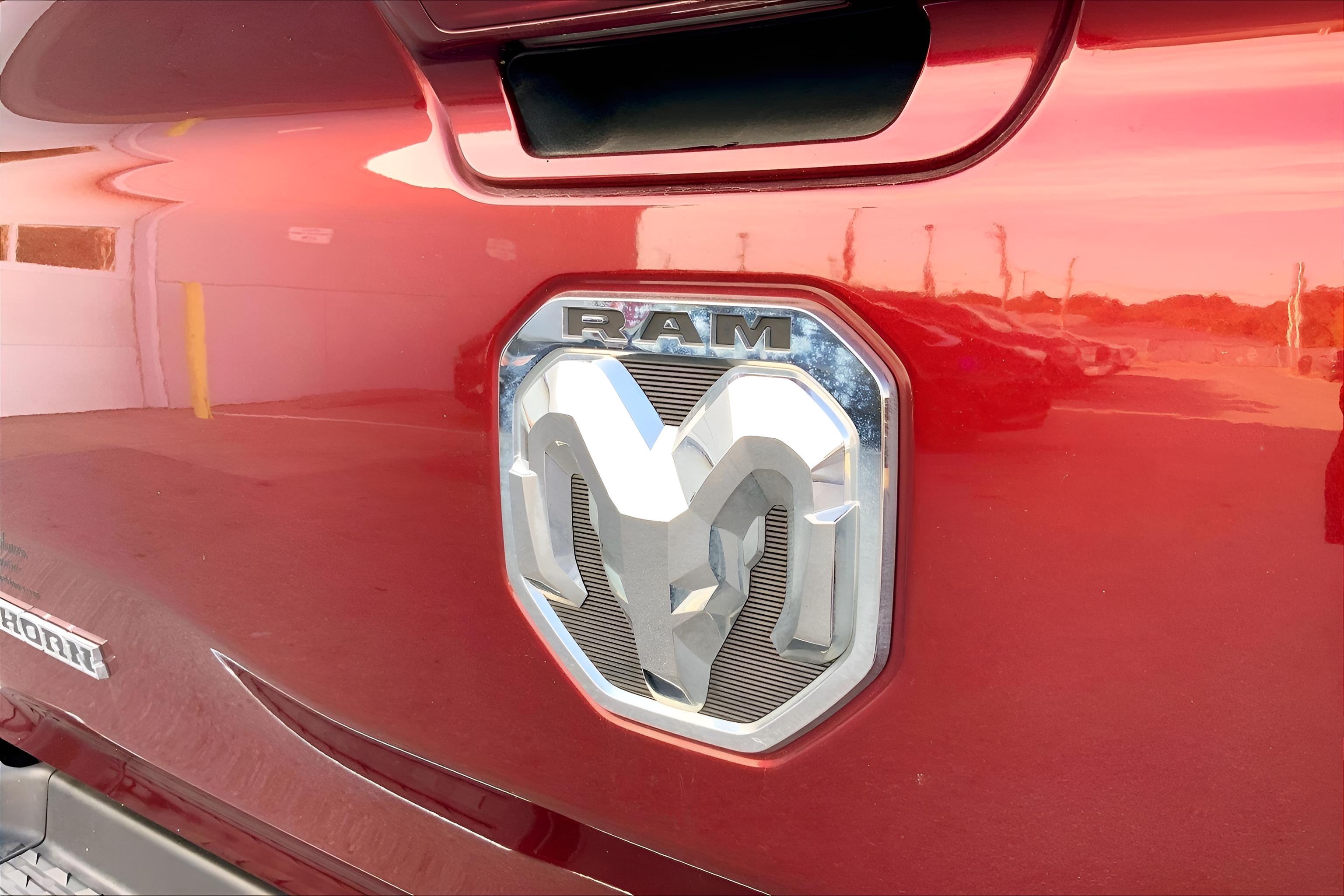 2022 RAM 1500 Big Horn Crew Cab 4x4 5'7' Box