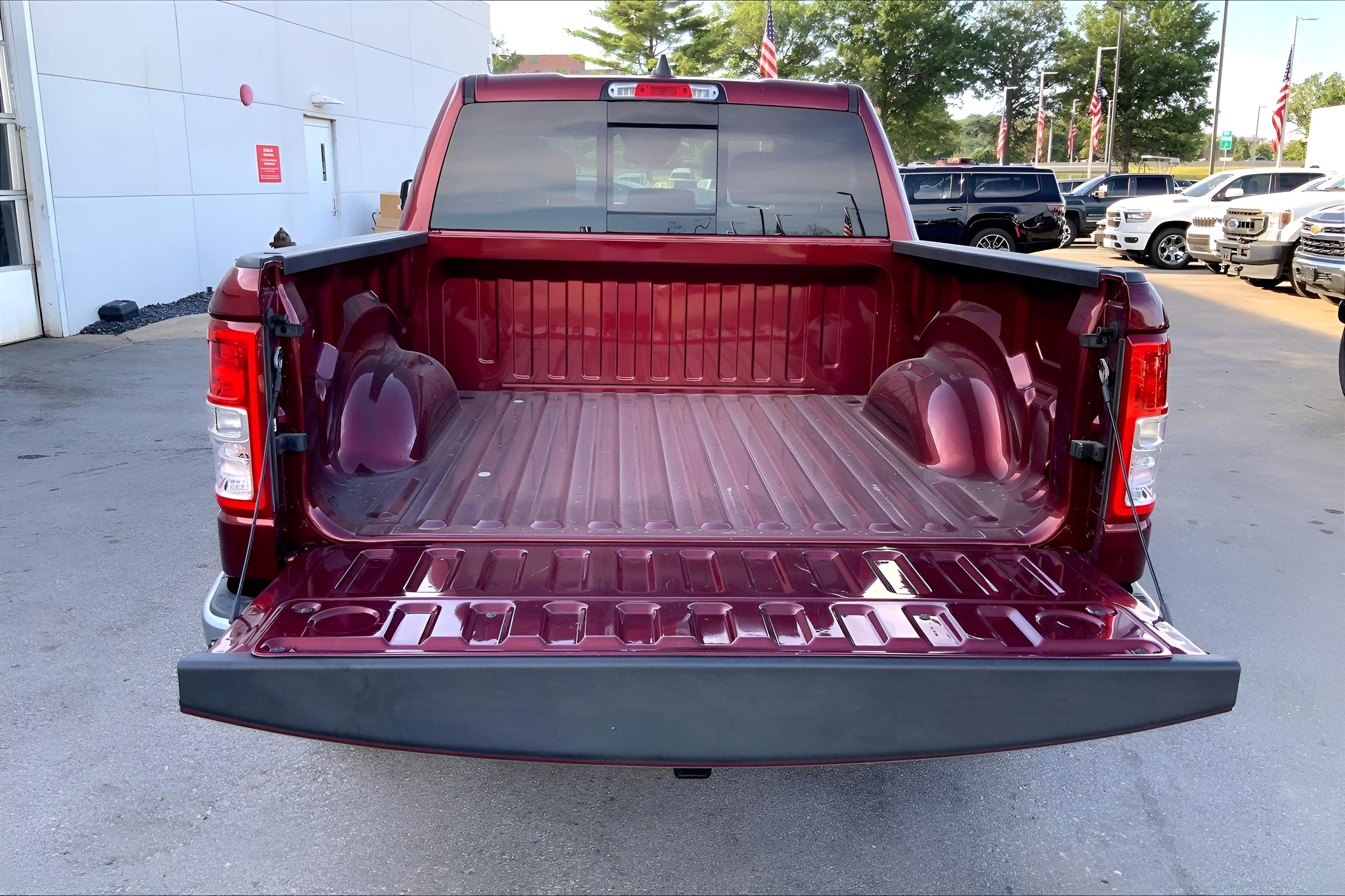 2022 RAM 1500 Big Horn Crew Cab 4x4 5'7' Box
