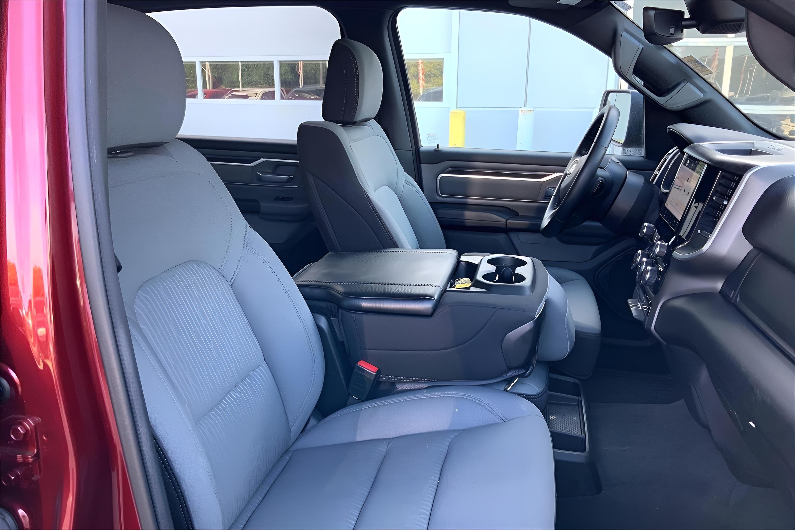 2022 RAM 1500 Big Horn Crew Cab 4x4 5'7' Box