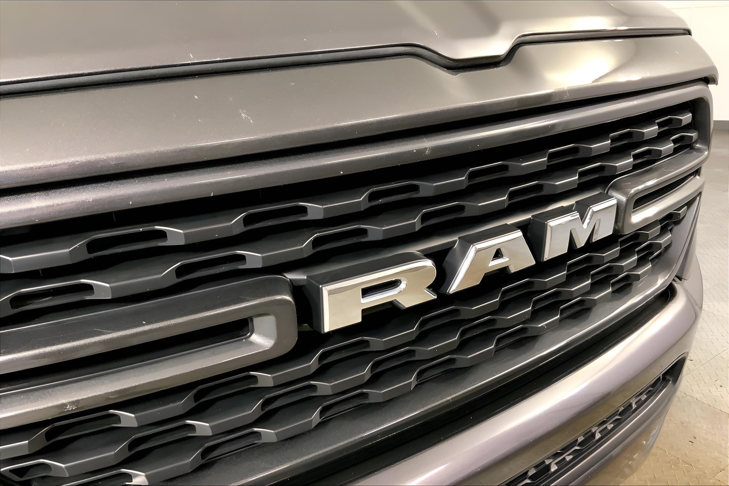 2022 RAM 1500 Big Horn Crew Cab 4x4 5'7' Box