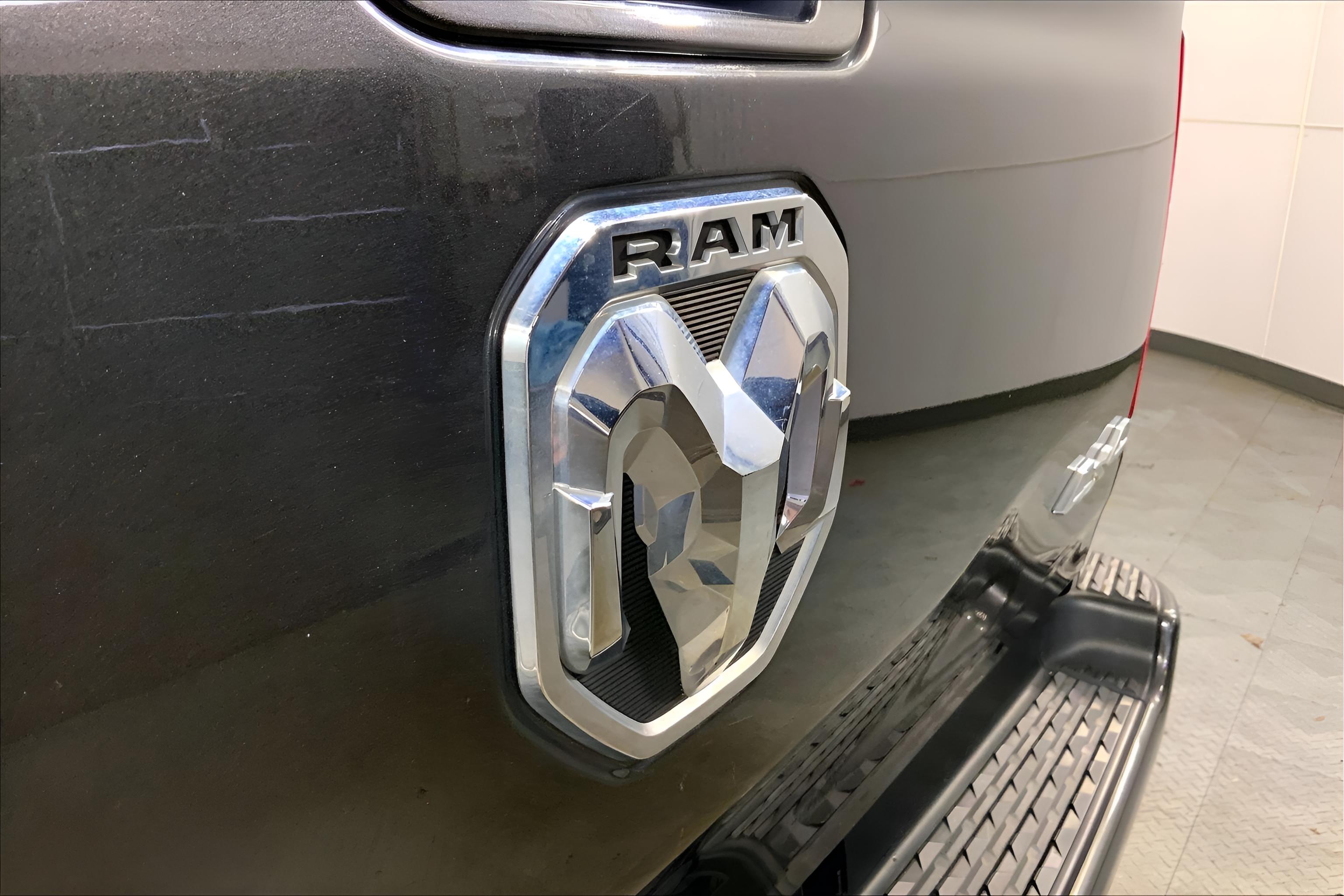 2022 RAM 1500 Big Horn Crew Cab 4x4 5'7' Box