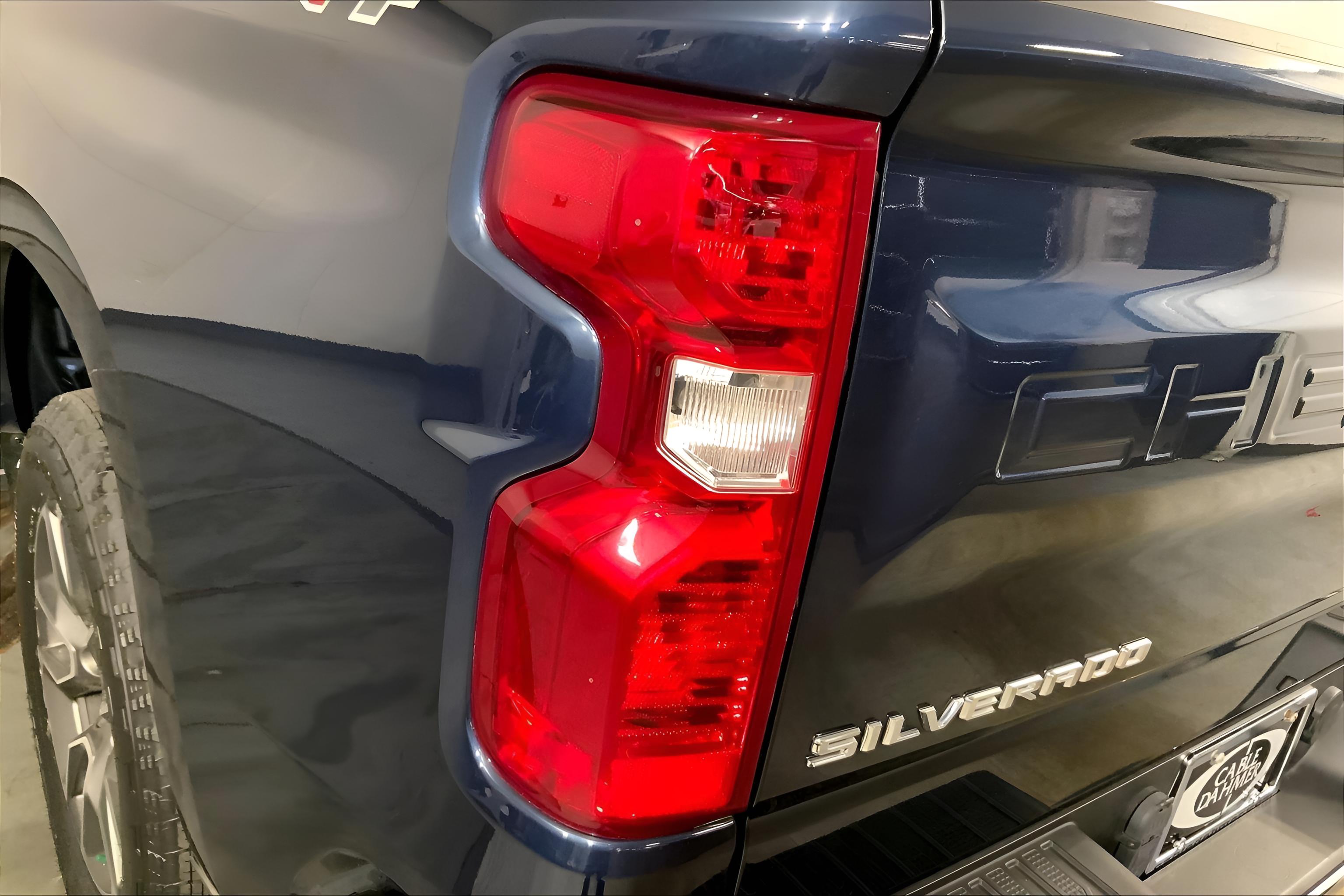 2022 Chevrolet Silverado 1500 4WD Crew Cab Short Bed LT with 2FL
