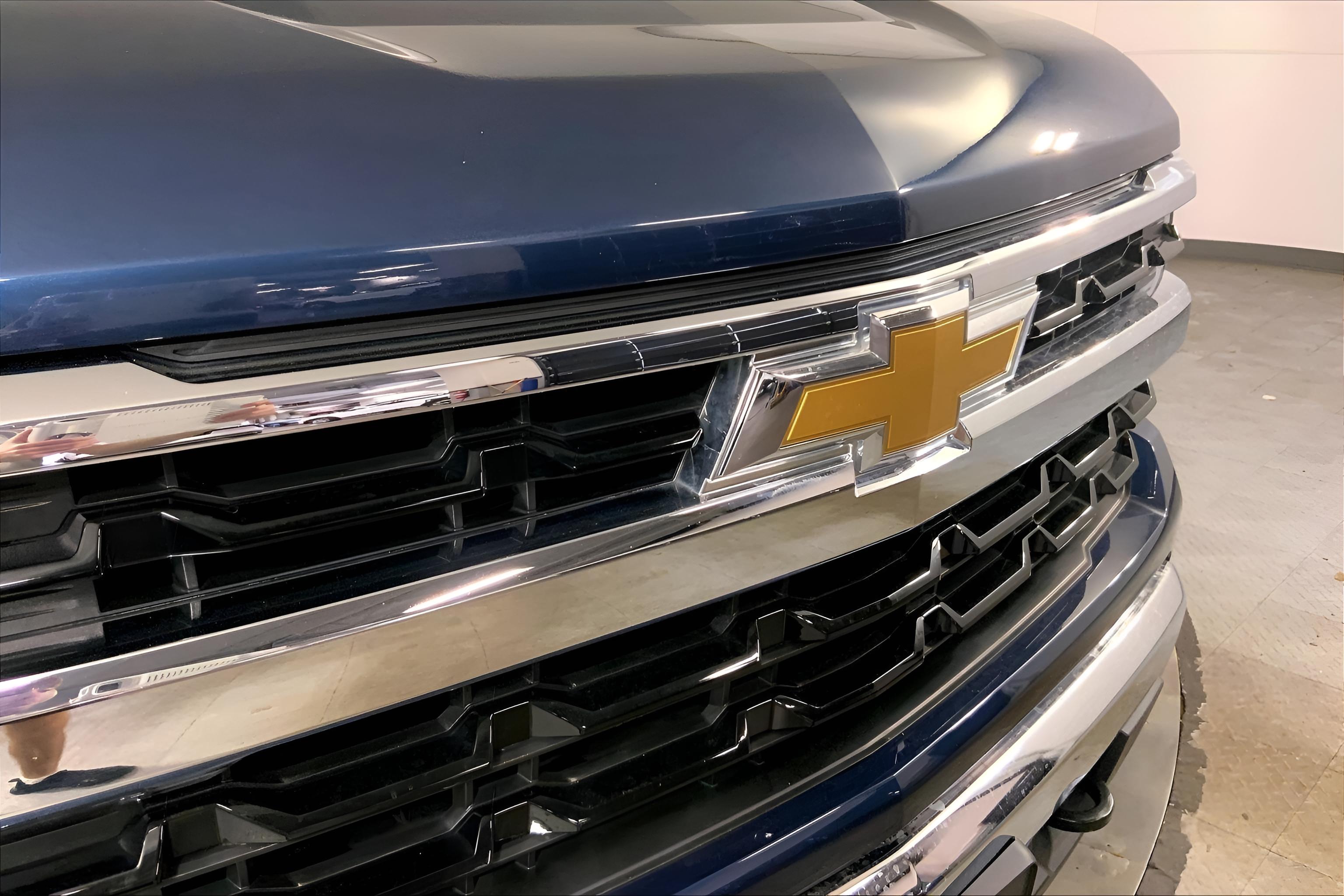 2022 Chevrolet Silverado 1500 4WD Crew Cab Short Bed LT with 2FL