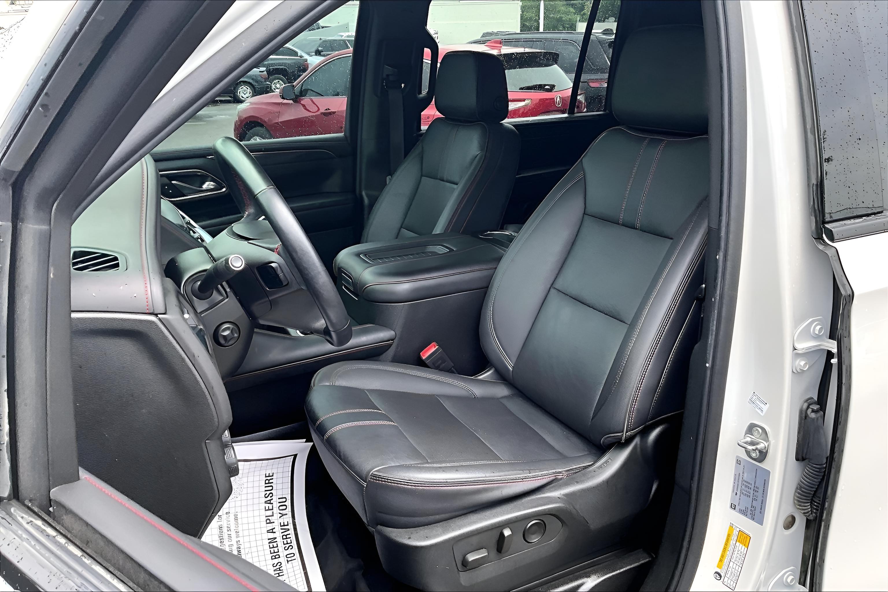 2023 Chevrolet Suburban 4WD RST