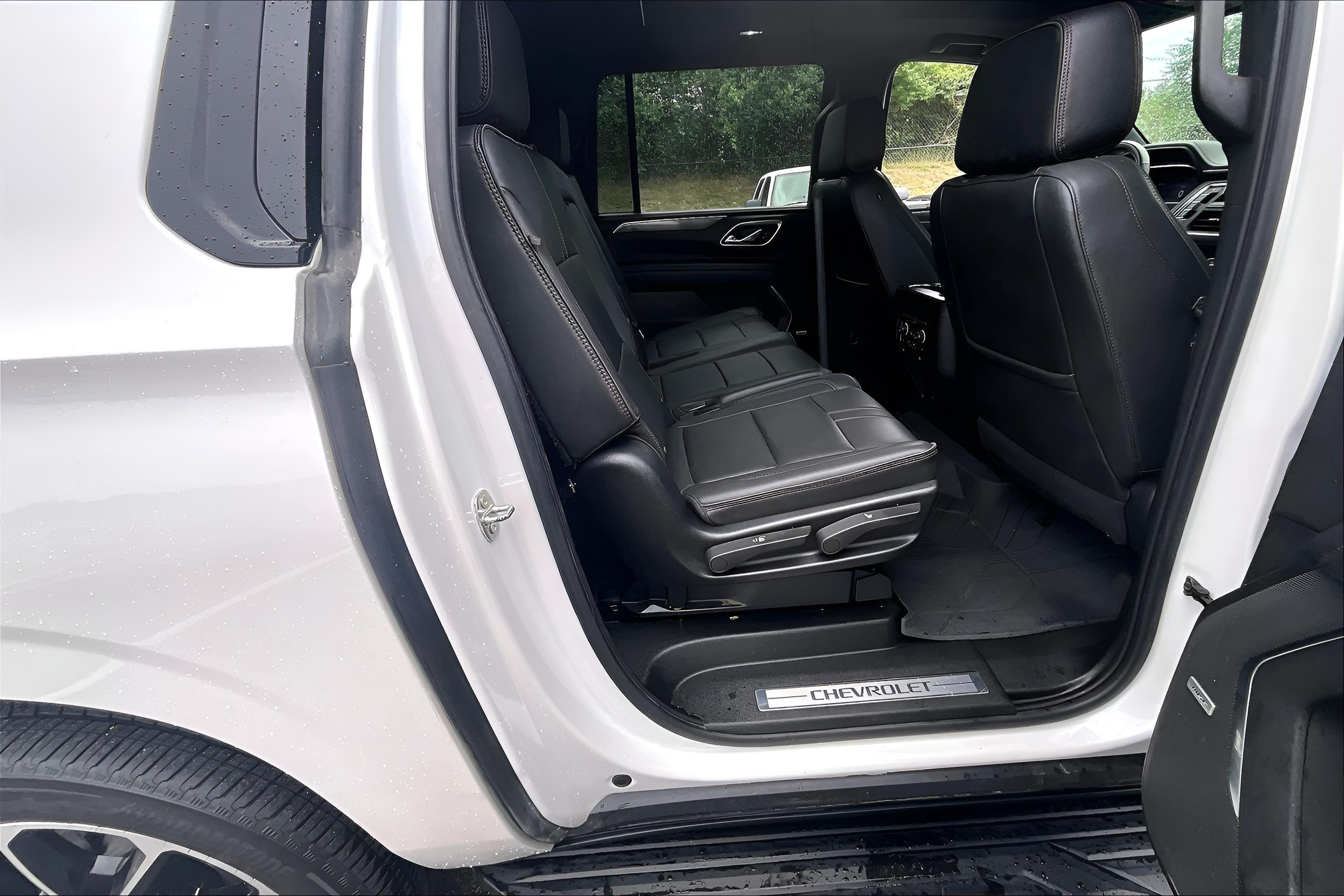 2023 Chevrolet Suburban 4WD RST