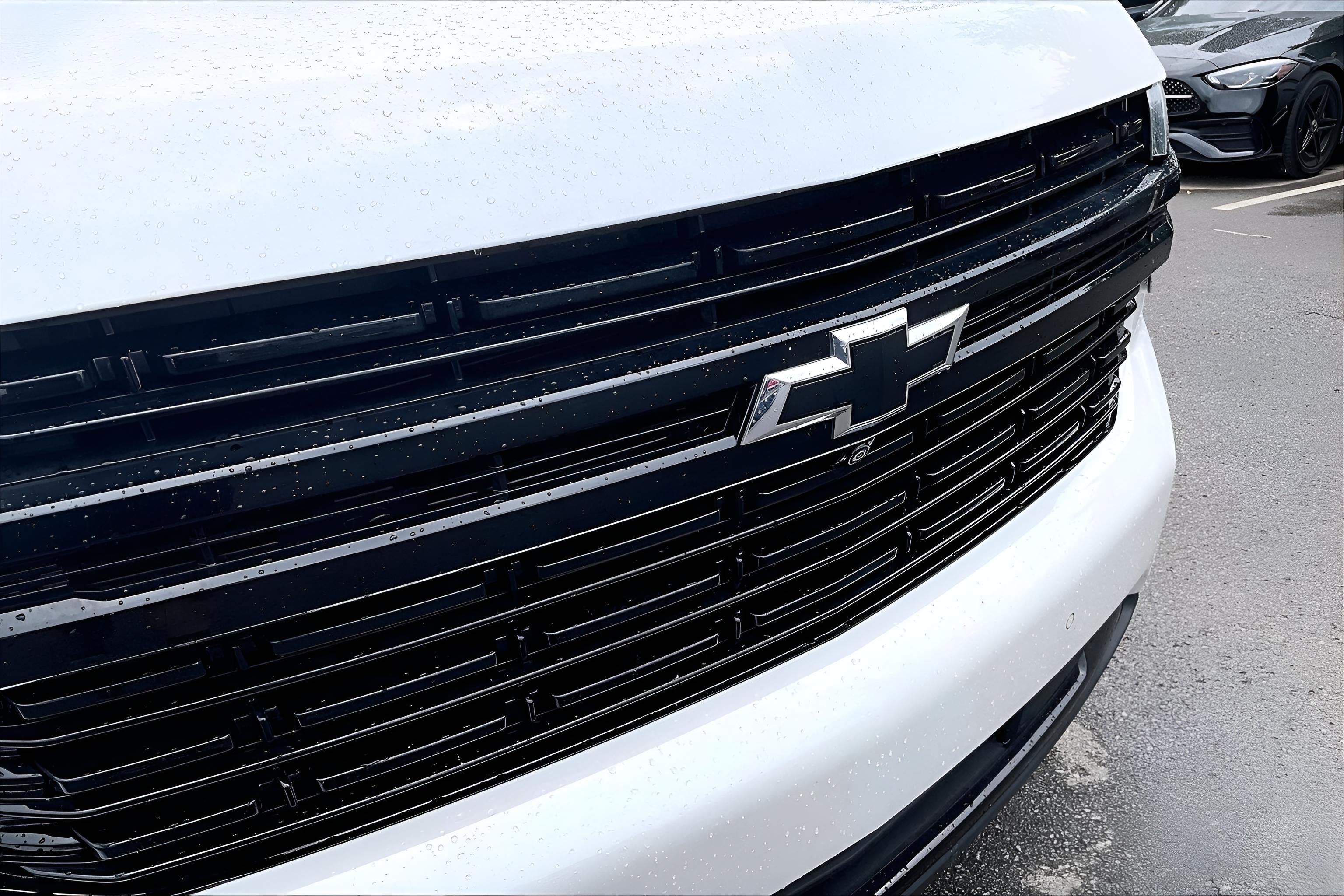 2023 Chevrolet Suburban 4WD RST