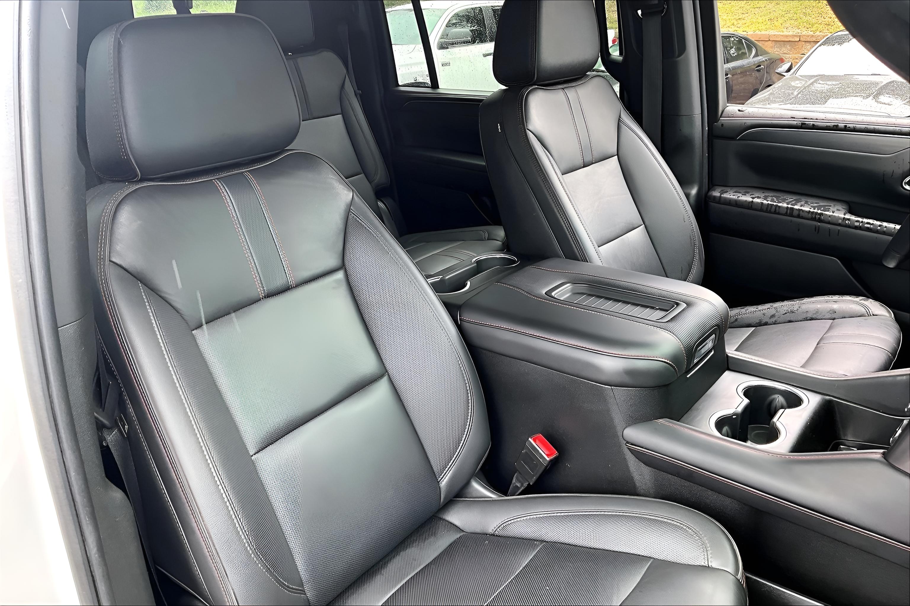 2023 Chevrolet Suburban 4WD RST