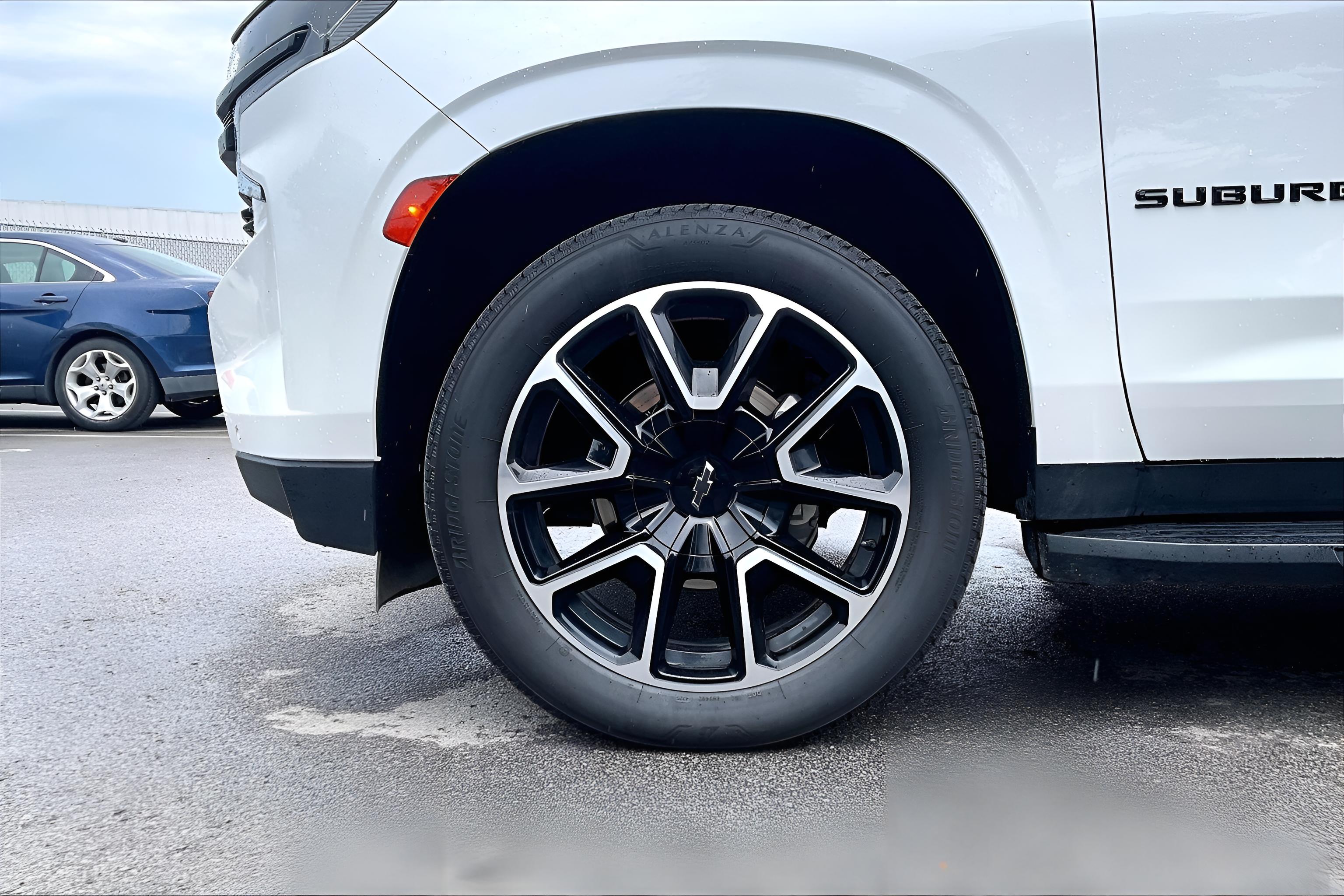 2023 Chevrolet Suburban 4WD RST