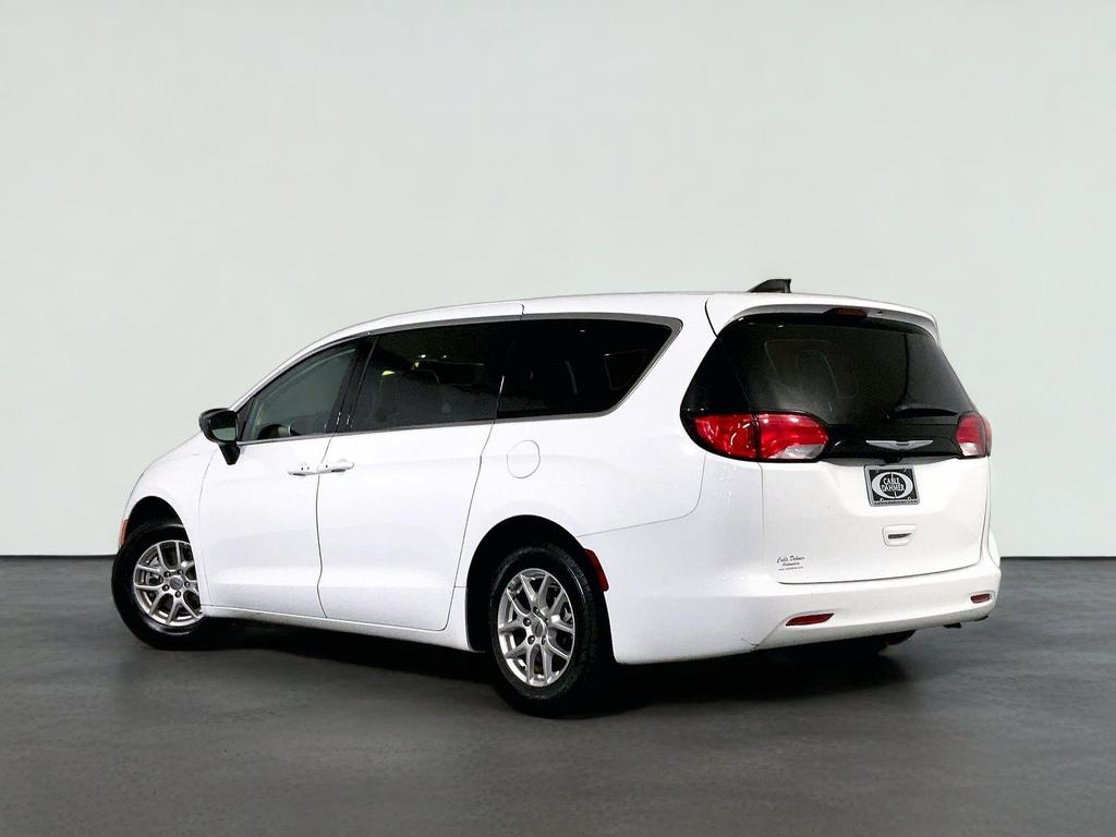 2024 Chrysler Voyager LX