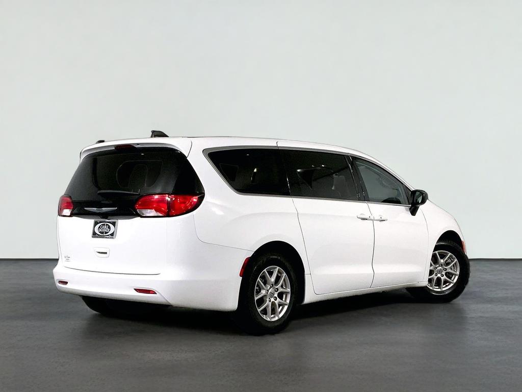 2024 Chrysler Voyager LX