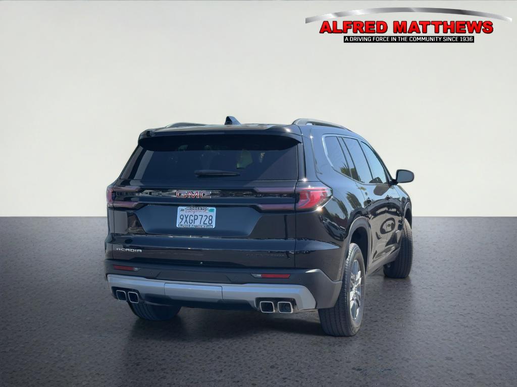 2025 GMC Acadia Elevation