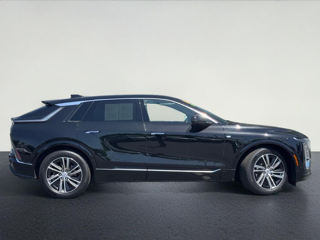 2024 Cadillac LYRIQ Luxury 1