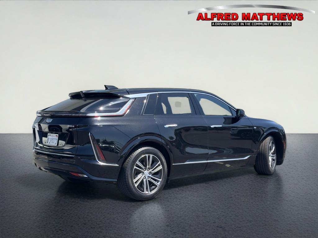 2024 Cadillac LYRIQ Luxury 1