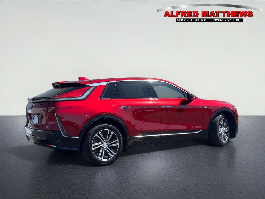 2024 Cadillac LYRIQ Luxury 1