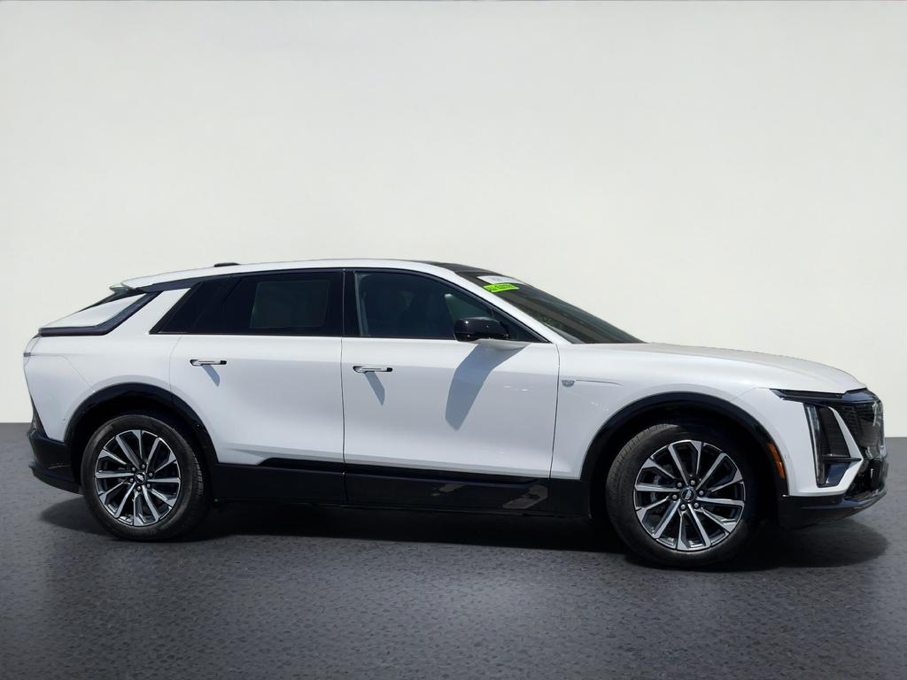 2024 Cadillac LYRIQ Sport 2