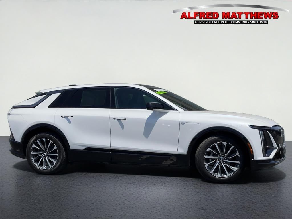 2024 Cadillac LYRIQ Sport 2