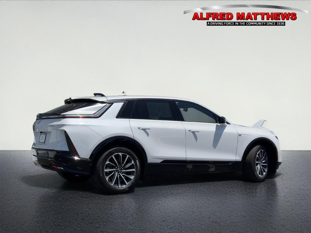 2024 Cadillac LYRIQ Sport 2