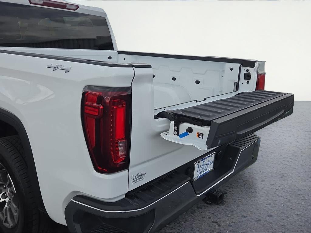 2024 GMC Sierra 1500 SLT - Photo 11