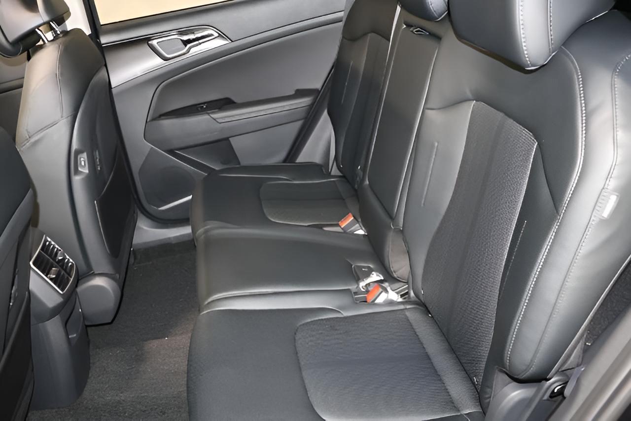 2027 Kia Sportage EX