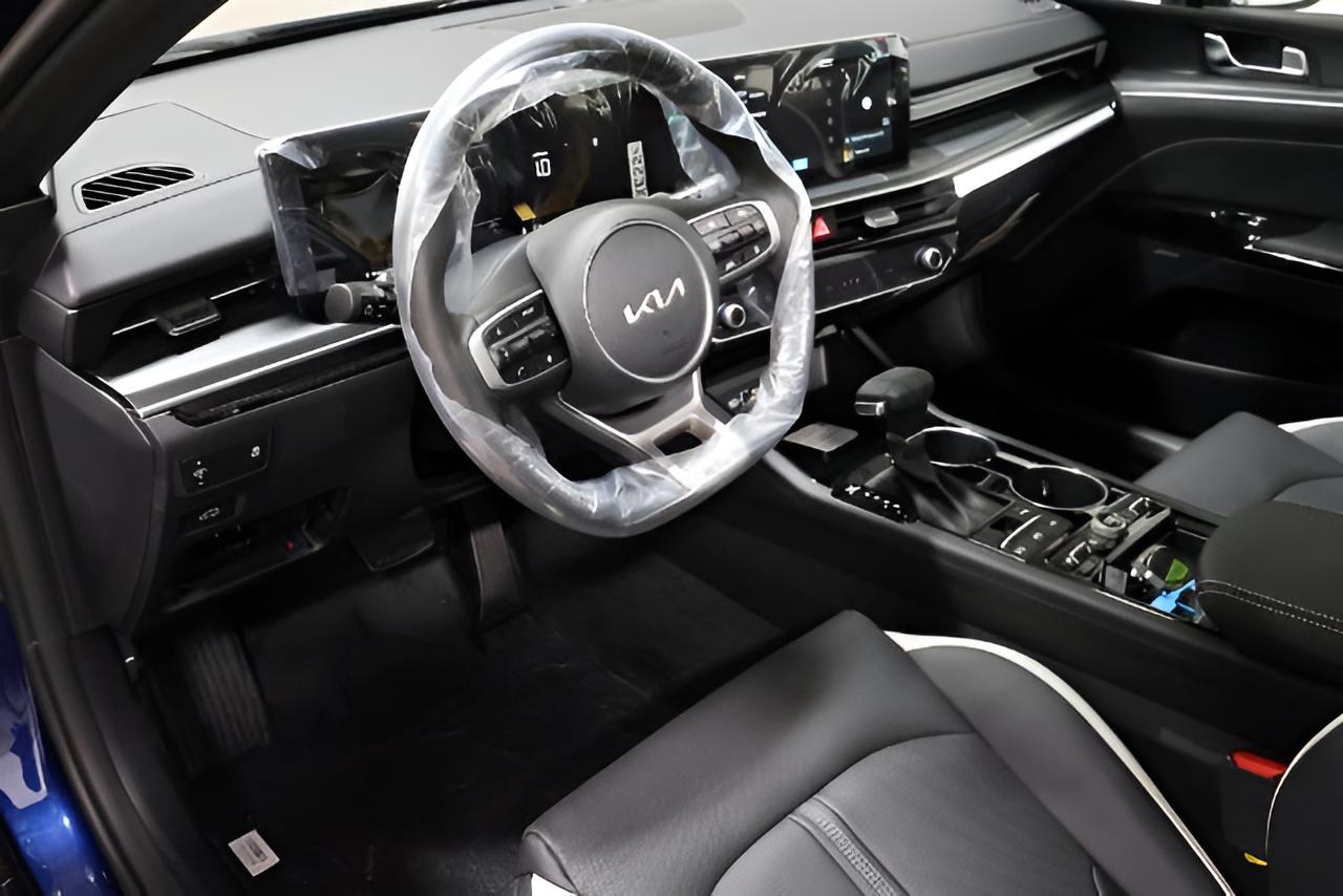 2026 Kia K5 GT-Line - Photo 13