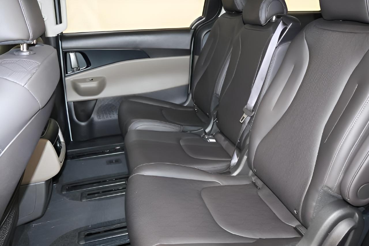 2027 Kia Carnival LXS