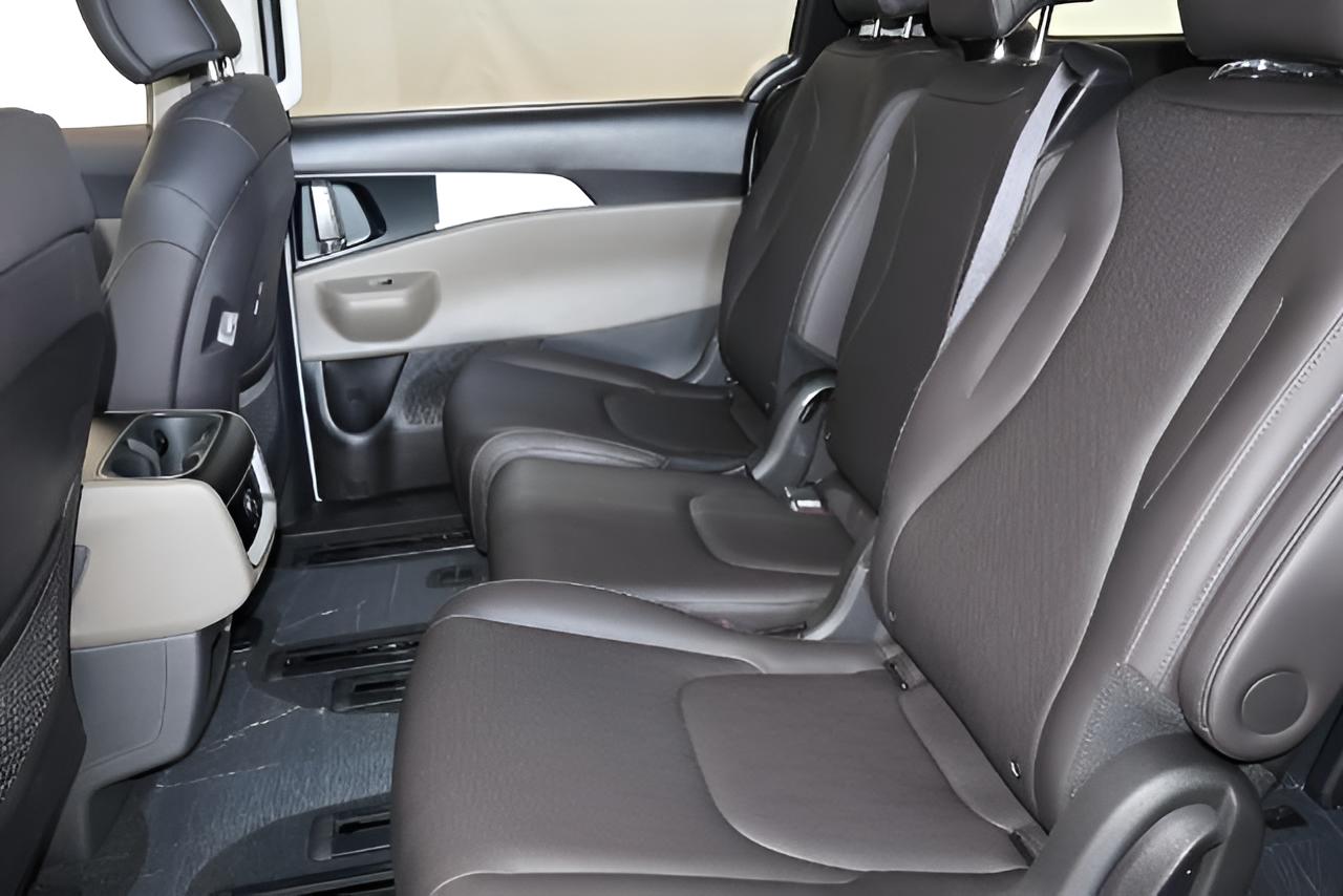 2027 Kia Carnival LXS
