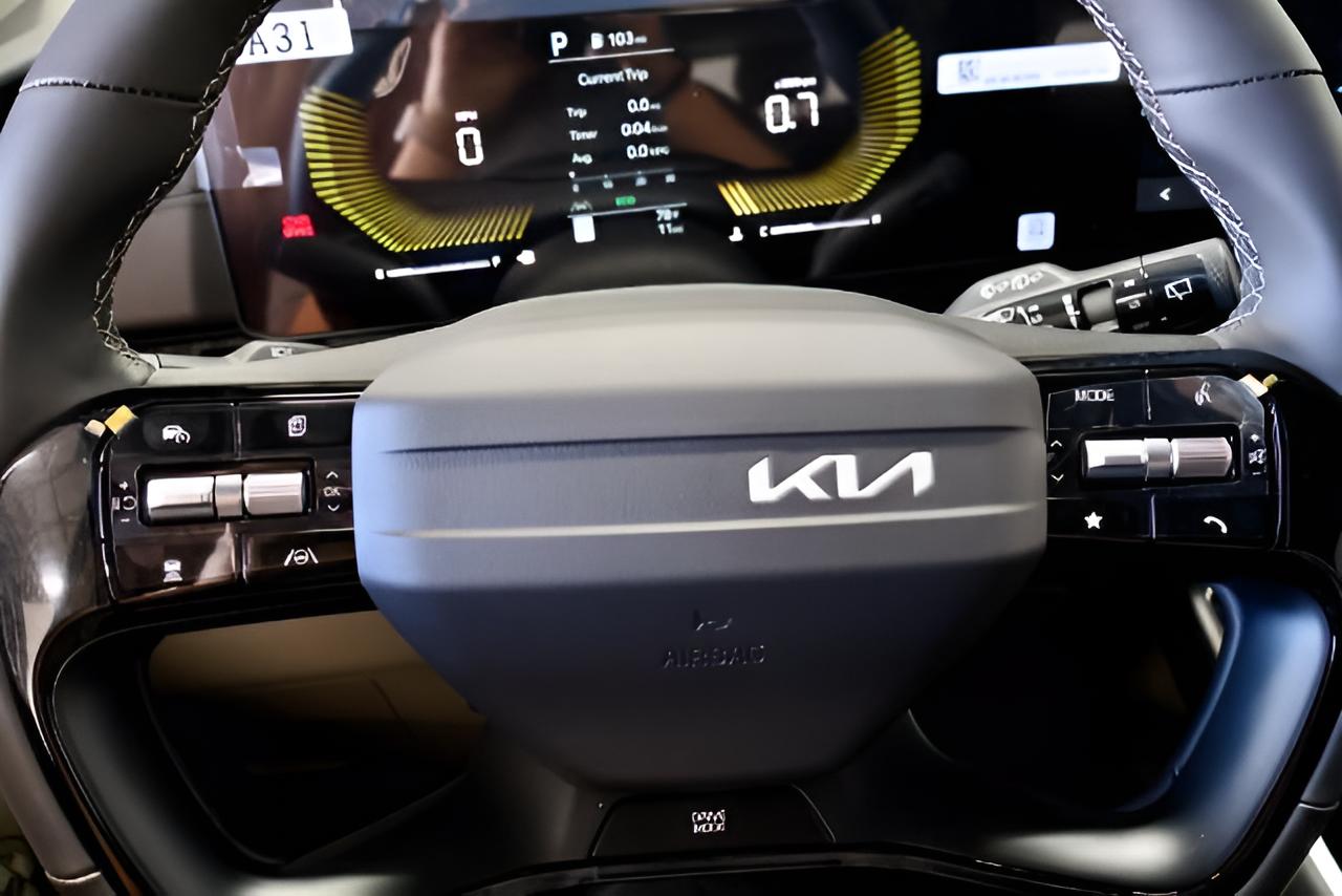 2027 Kia Carnival LXS