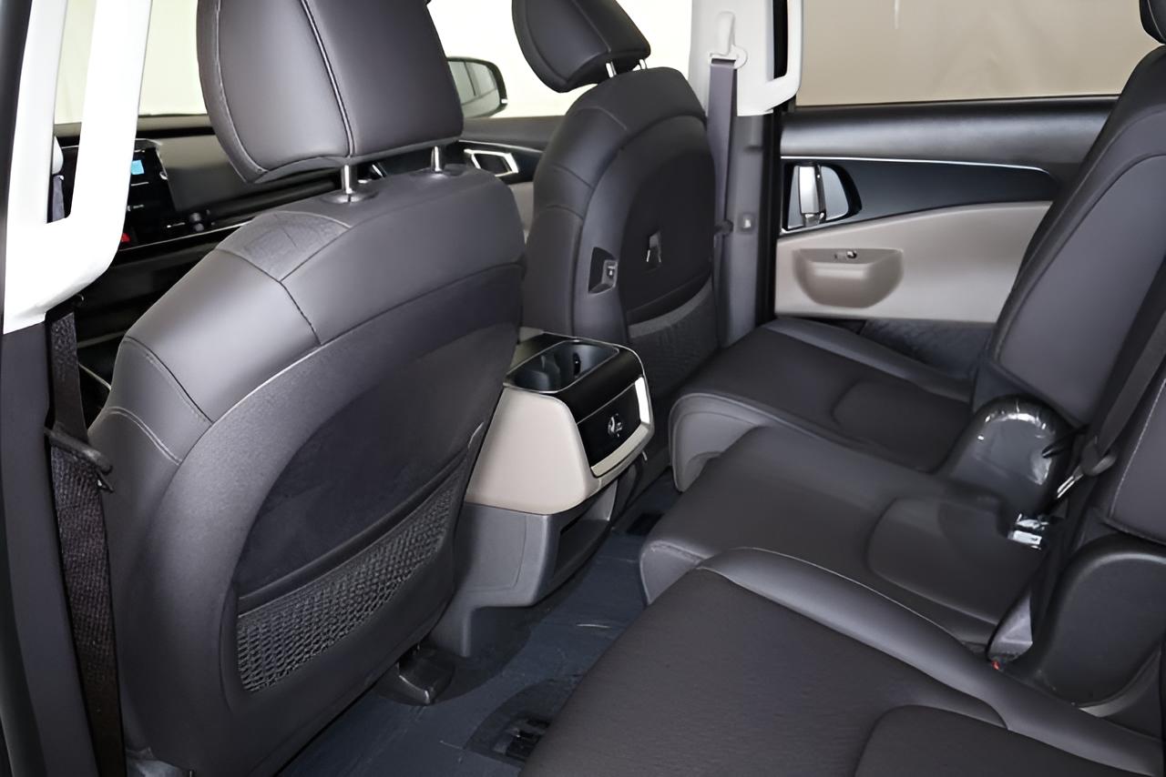 2027 Kia Carnival LXS