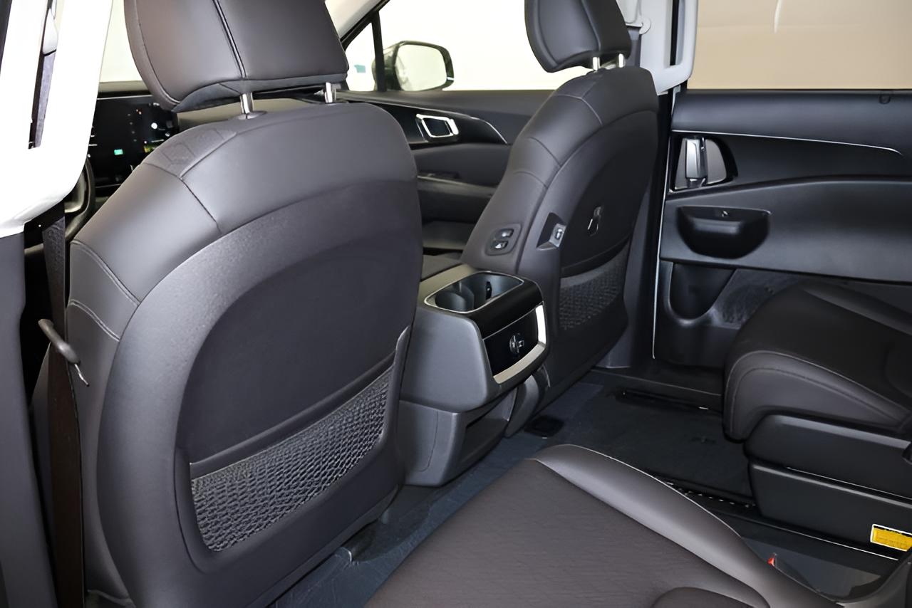 2027 Kia Carnival EX