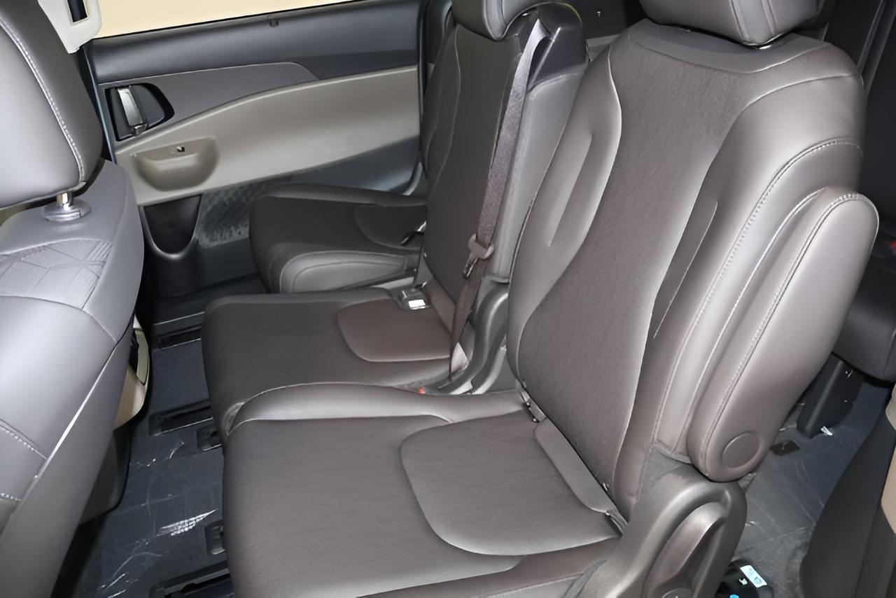 2027 Kia Carnival EX