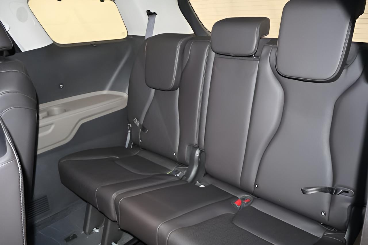 2027 Kia Carnival EX