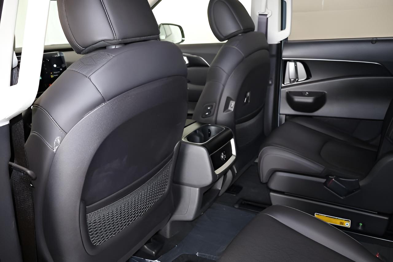 2027 Kia Carnival EX