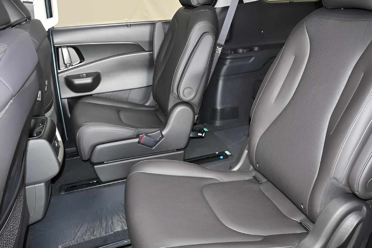 2027 Kia Carnival EX